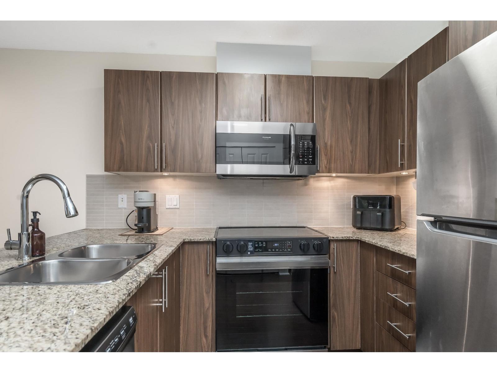 A218 8929 202 Street Property Photo 19