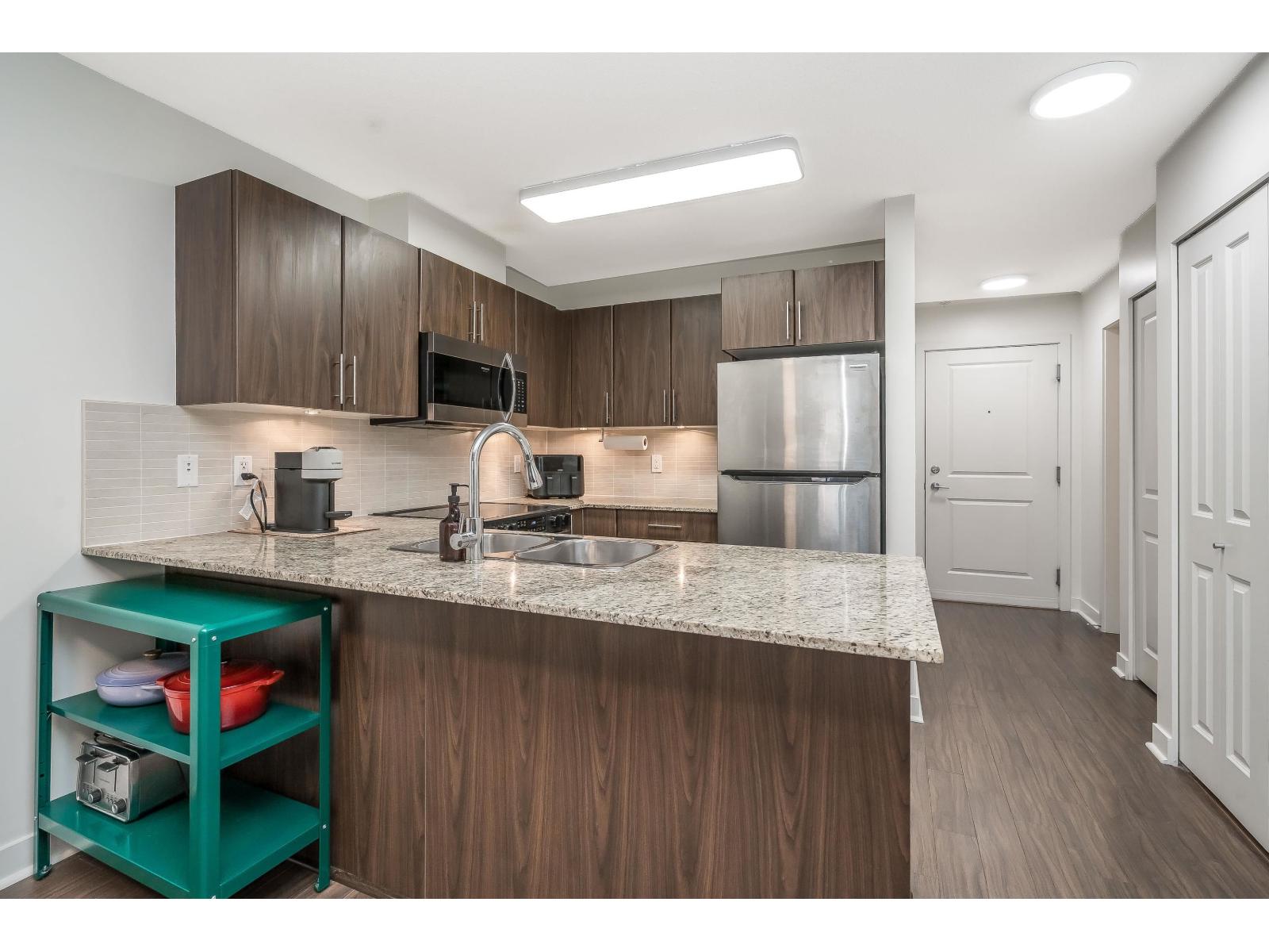 A218 8929 202 Street Property Photo 20