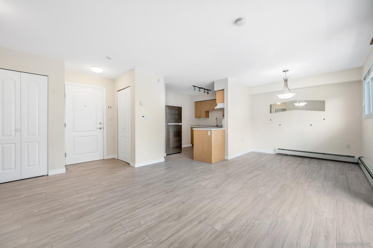 103 14881 Marine Drive Drive Property Photo 2