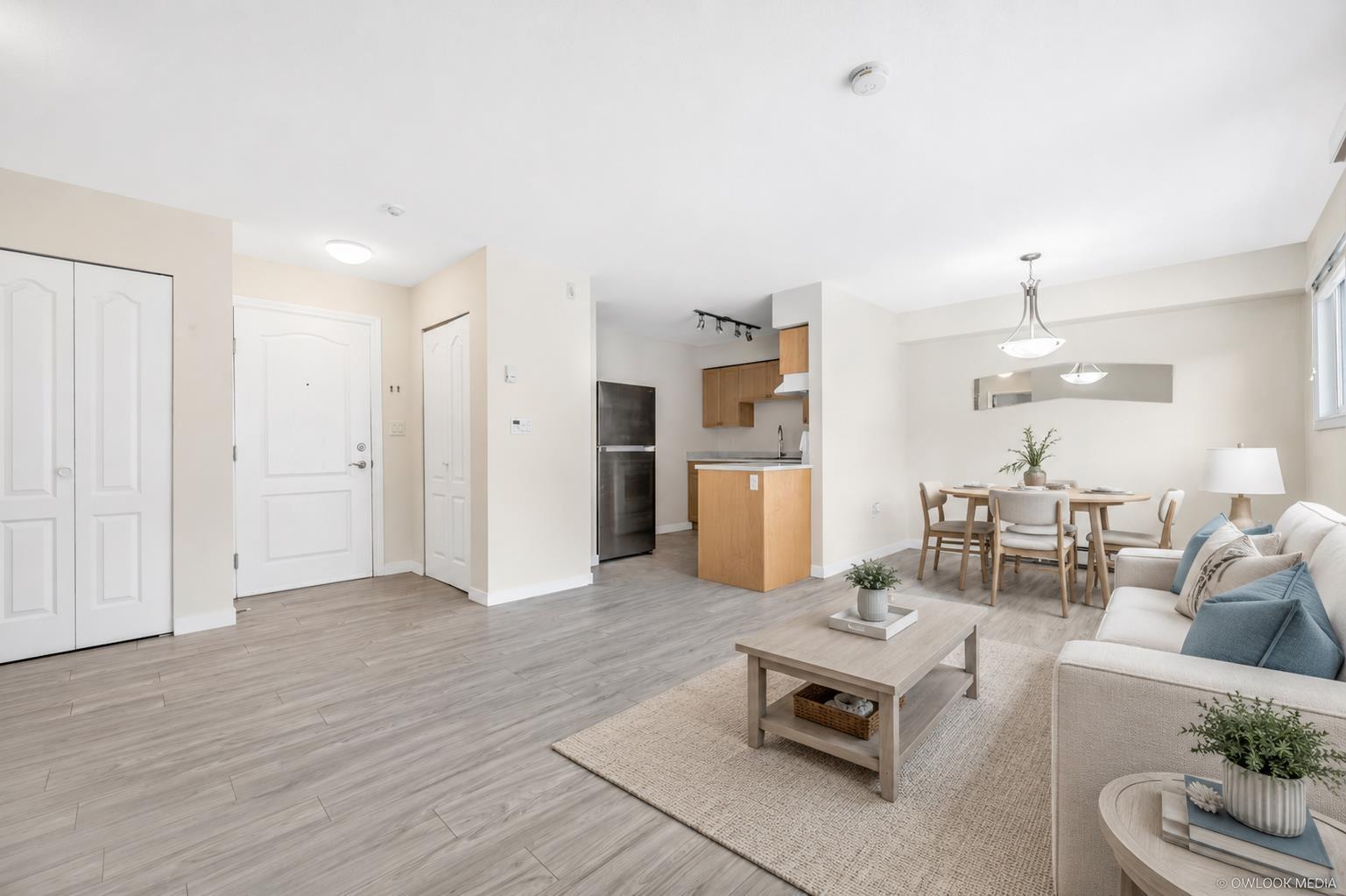 103 14881 Marine Drive Drive Property Photo 3