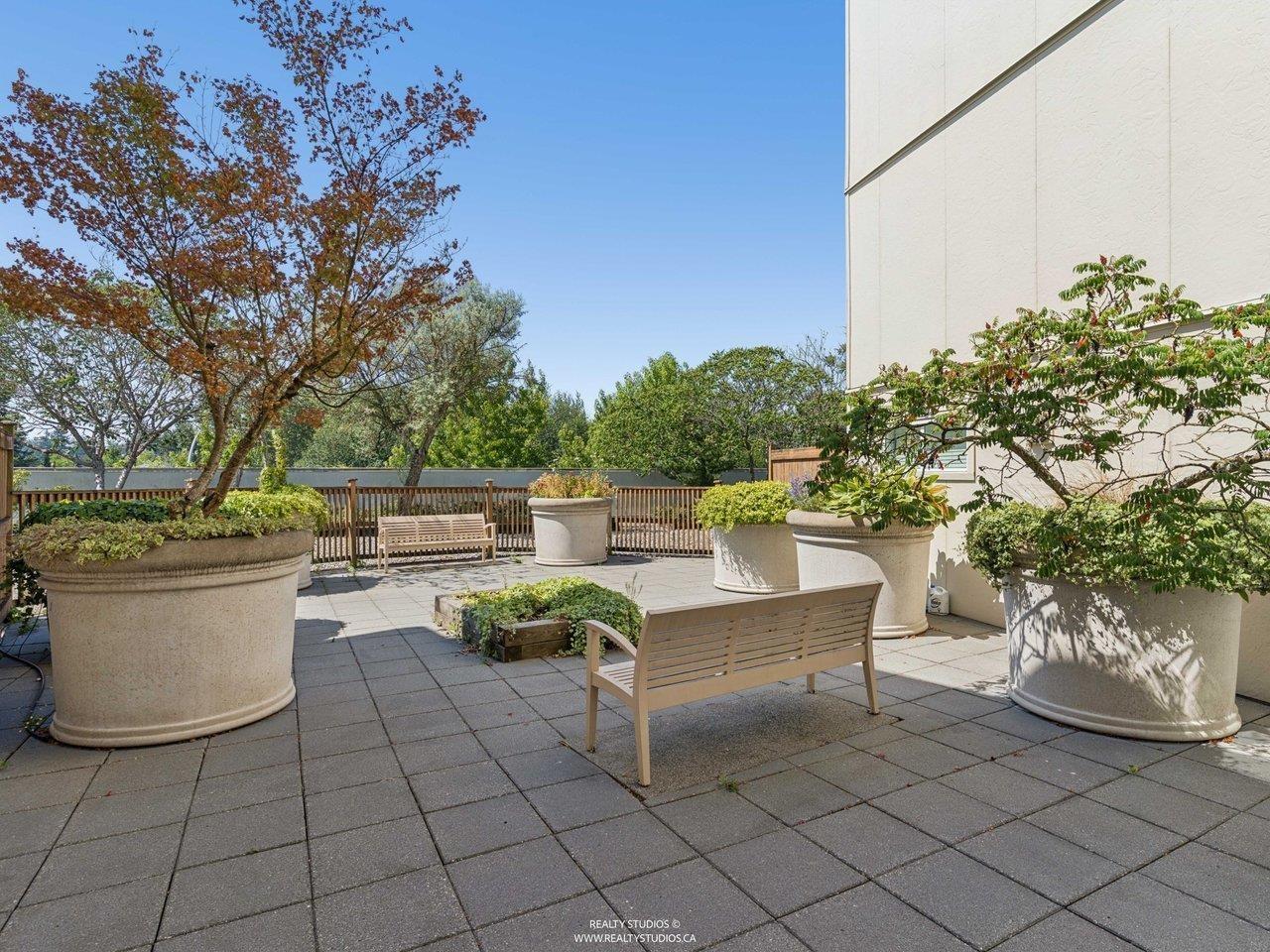 215 15735 Croydon Drive Property Photo 20