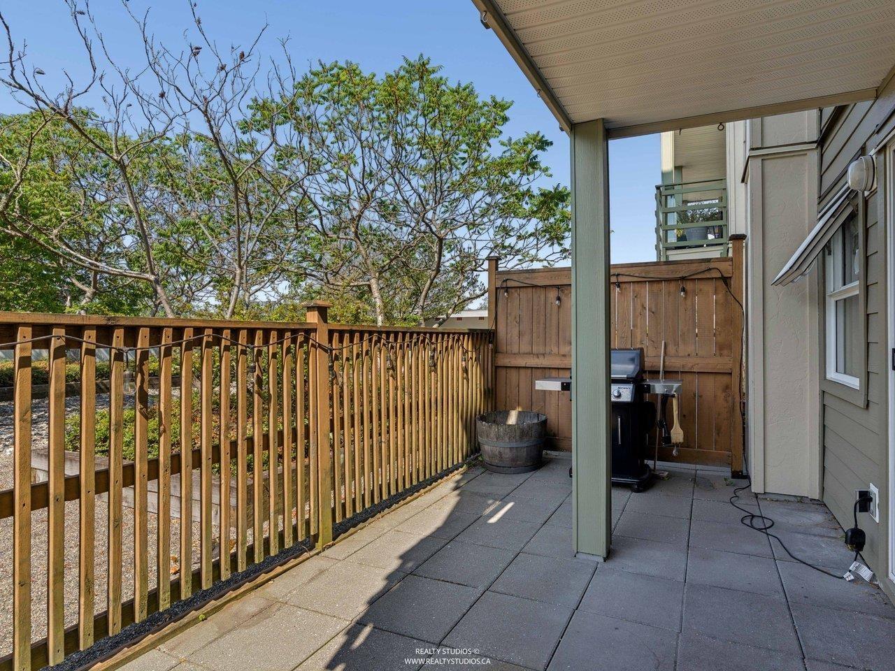 215 15735 Croydon Drive Property Photo 21