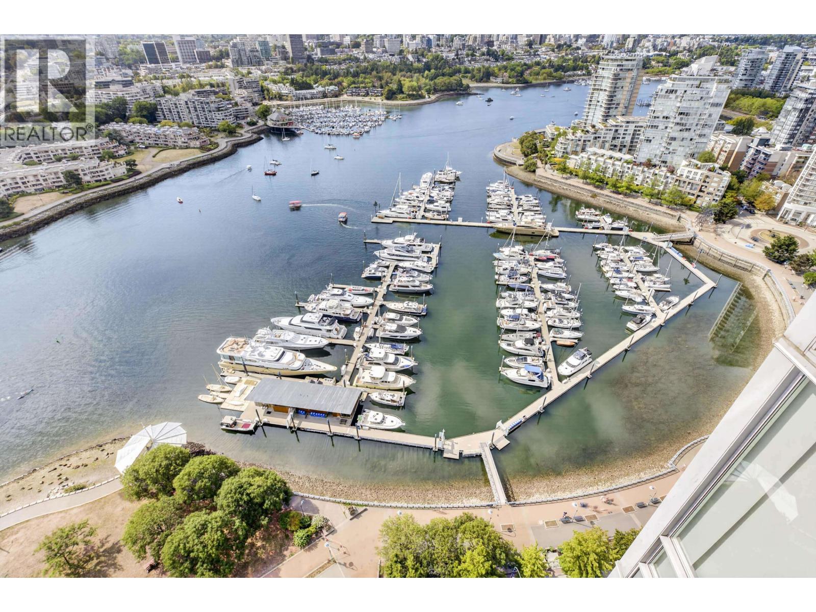 3607 1033 Marinaside Crescent Property Photo 9