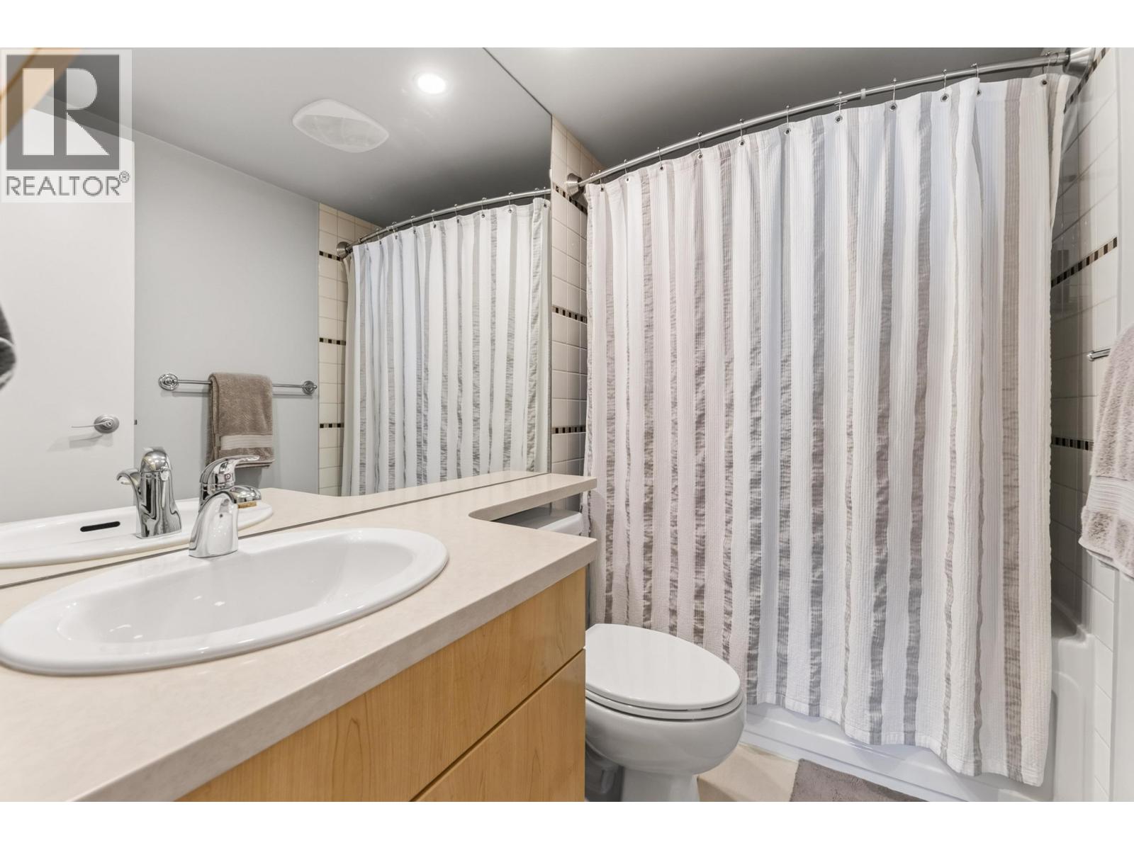 3607 1033 Marinaside Crescent Property Photo 25