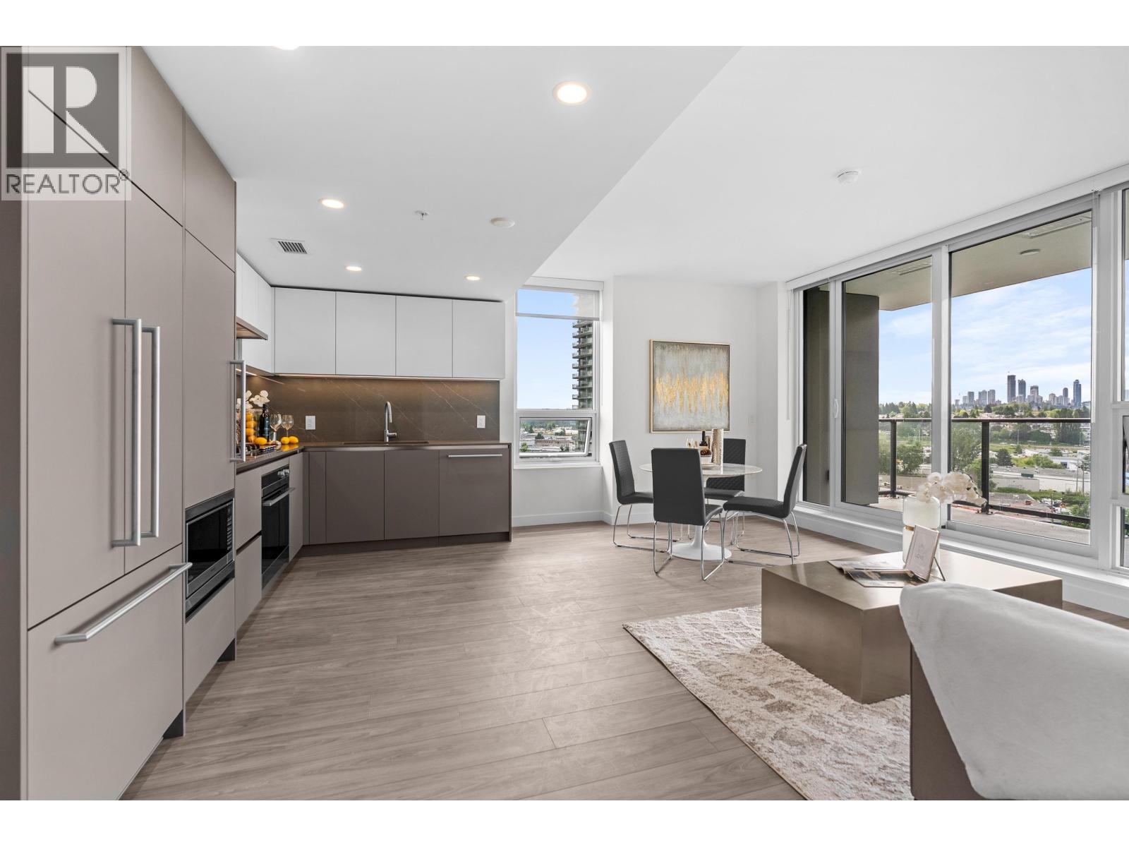 706 2135 Springer Avenue Photo de la propriété 1