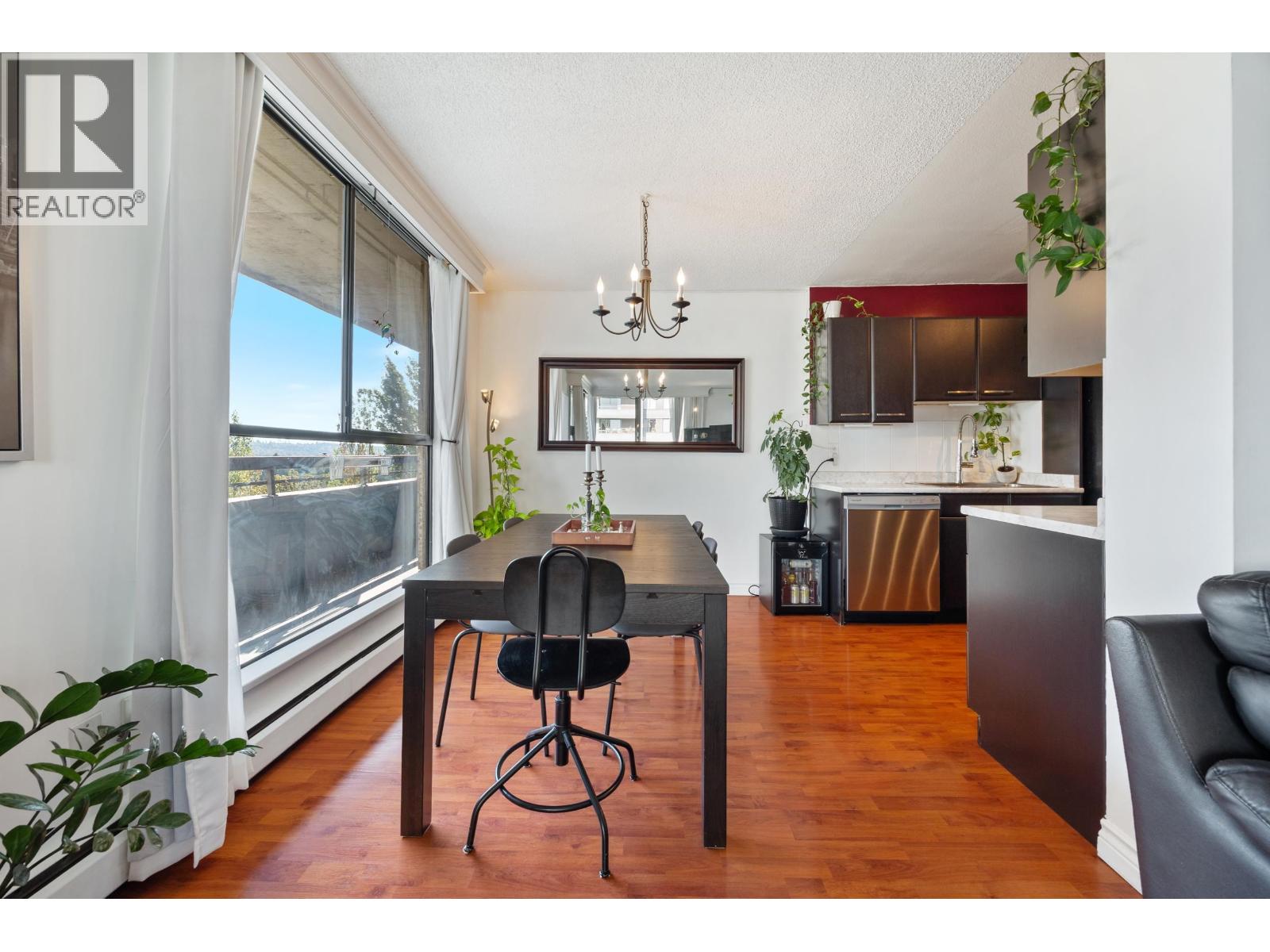 1003 3737 Bartlett Court Property Photo 11