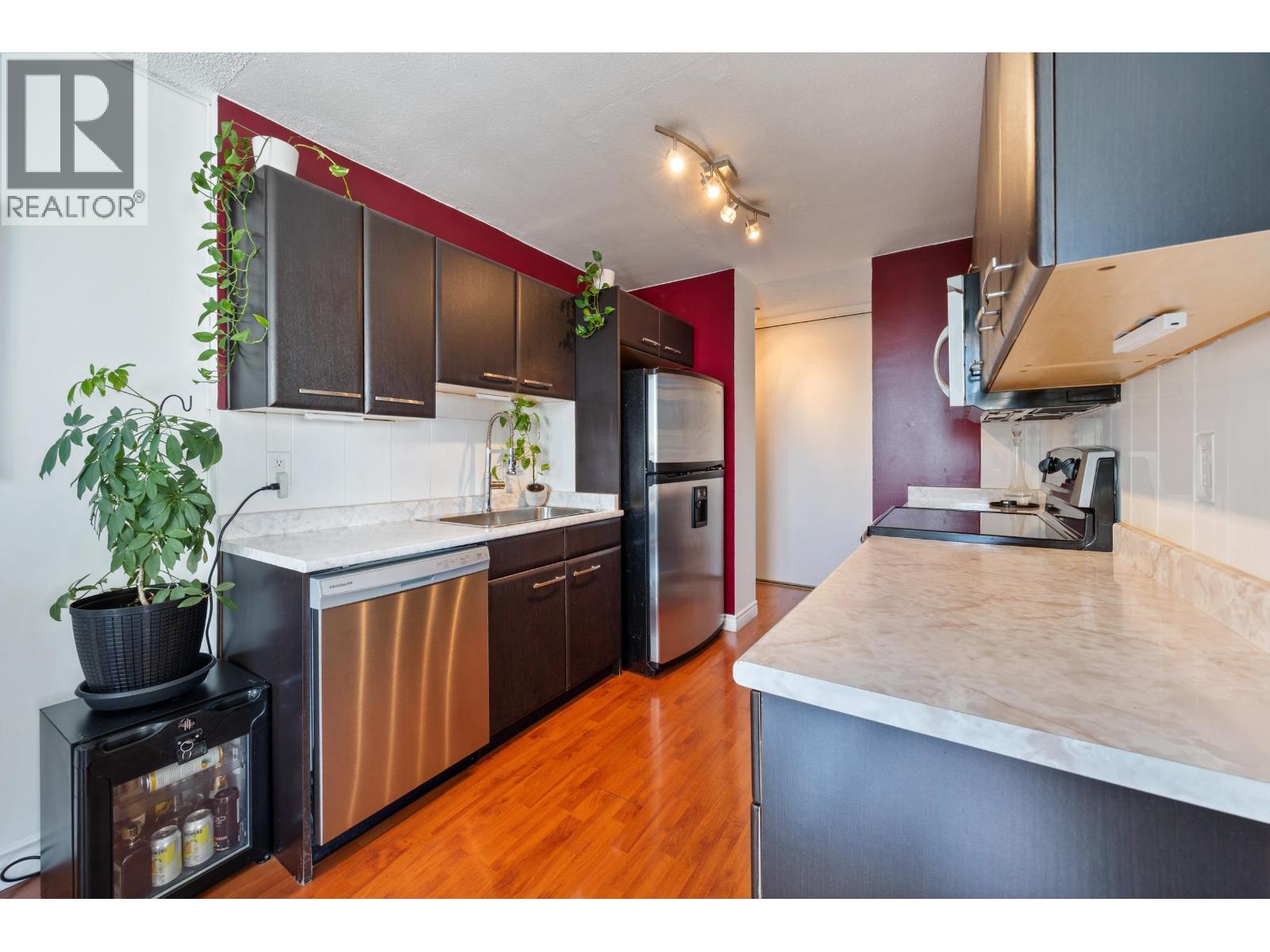 1003 3737 Bartlett Court Property Photo 12