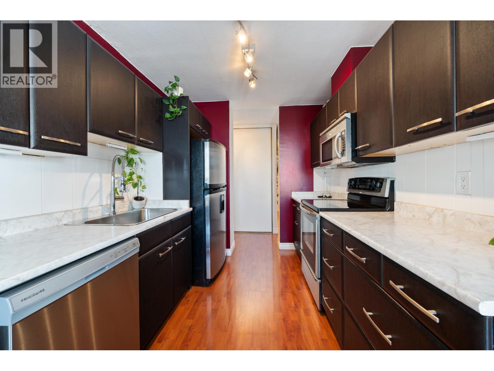 1003 3737 Bartlett Court Property Photo 13