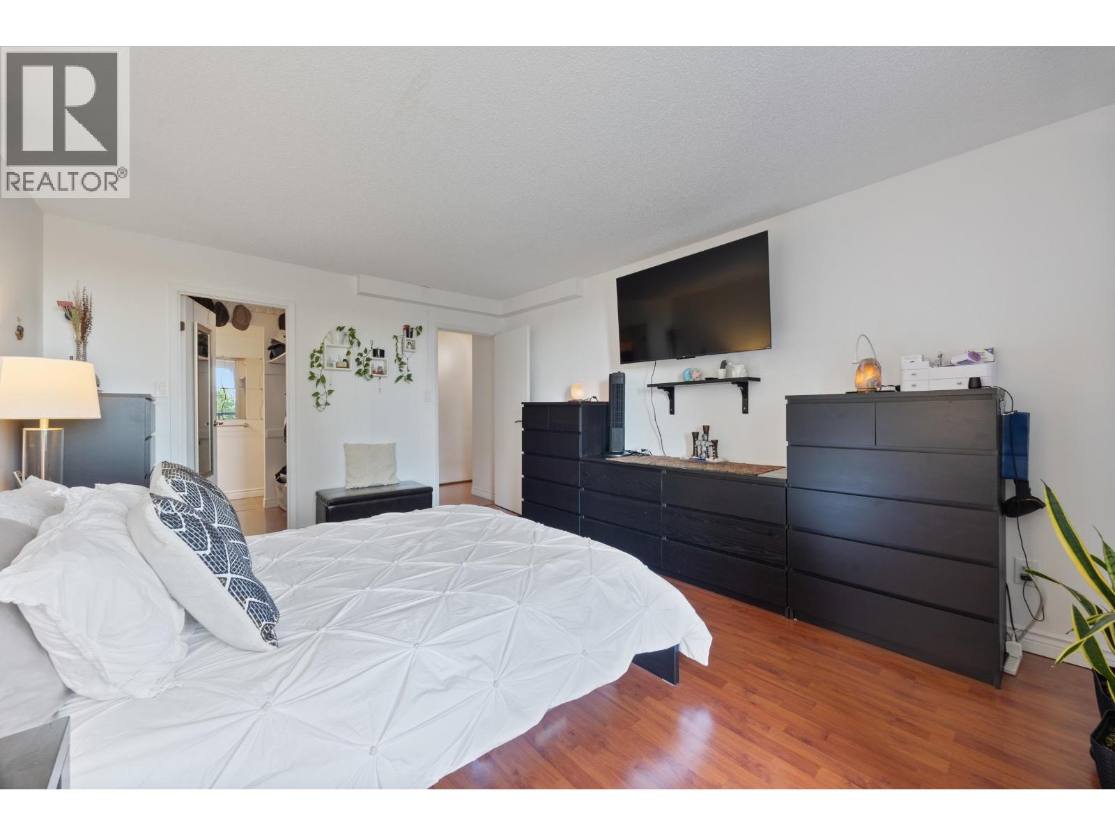 1003 3737 Bartlett Court Property Photo 15