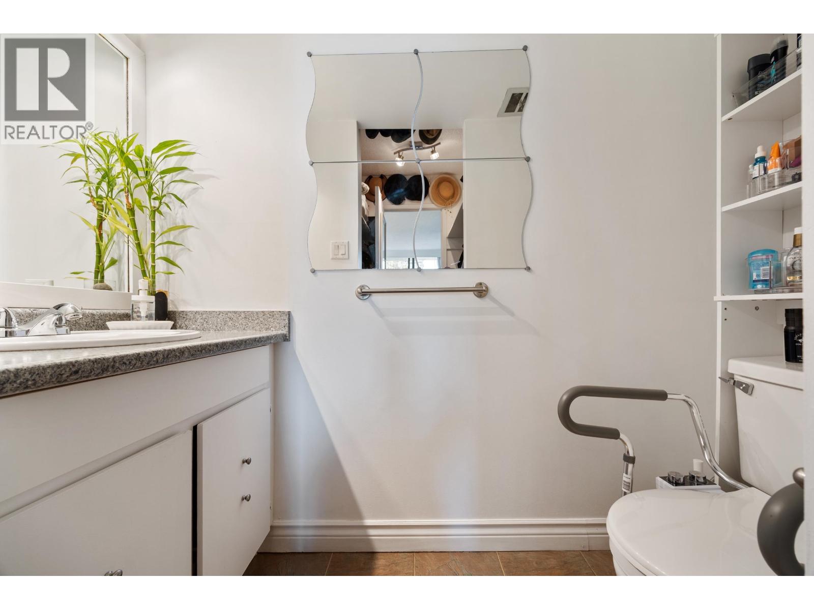 1003 3737 Bartlett Court Property Photo 17