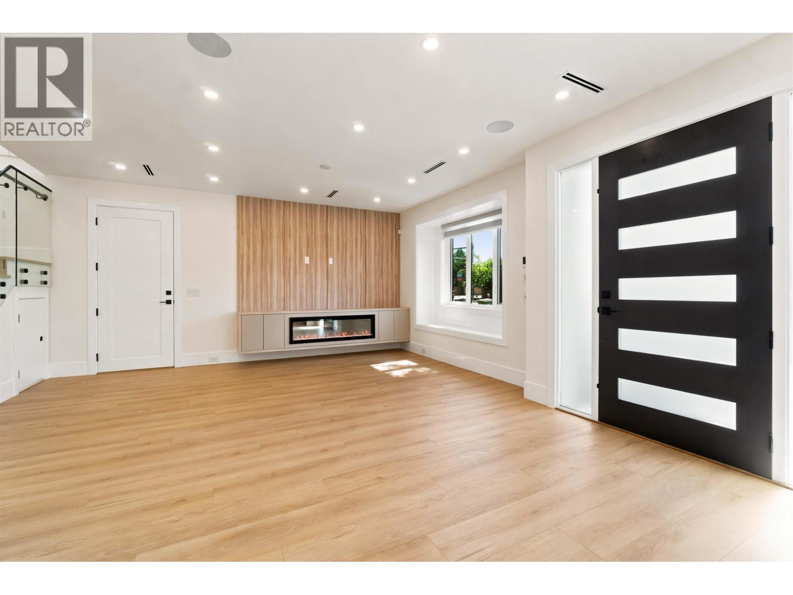 1 3871 Springfield Drive Property Photo 10