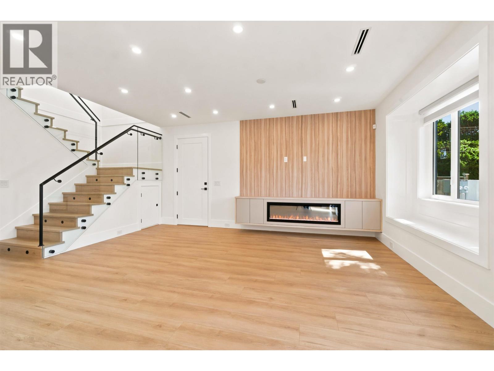 1 3871 Springfield Drive Property Photo 11