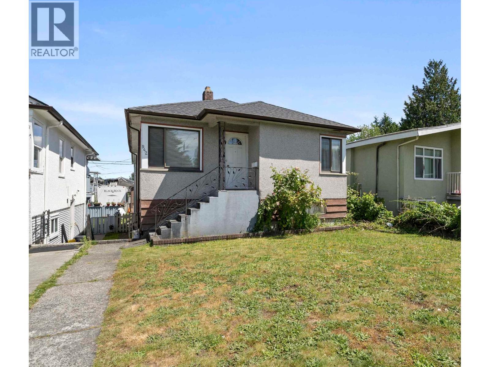 942 Nanaimo Street Property Photo 1