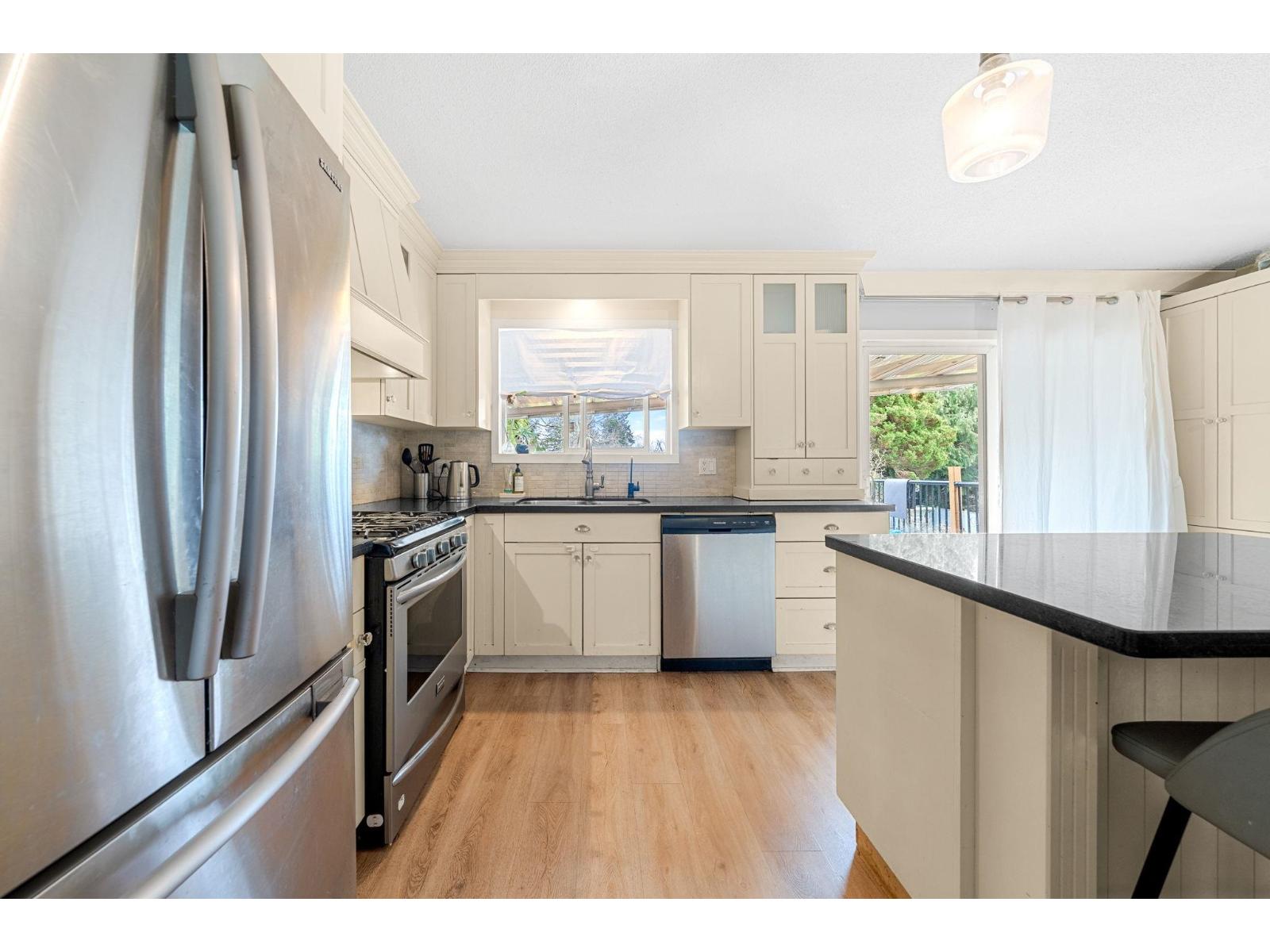 1276 Kent Street Property Photo 7