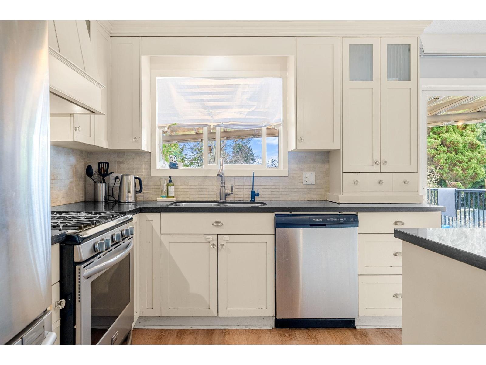 1276 Kent Street Property Photo 8