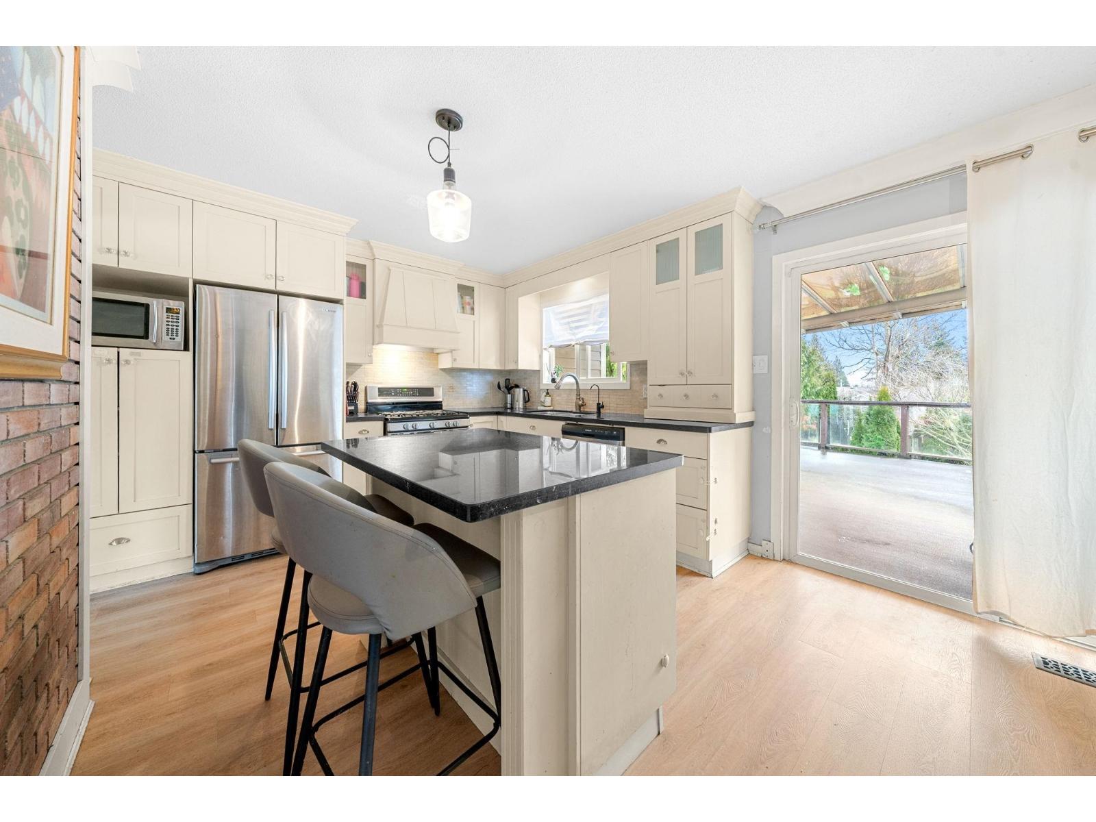 1276 Kent Street Property Photo 9