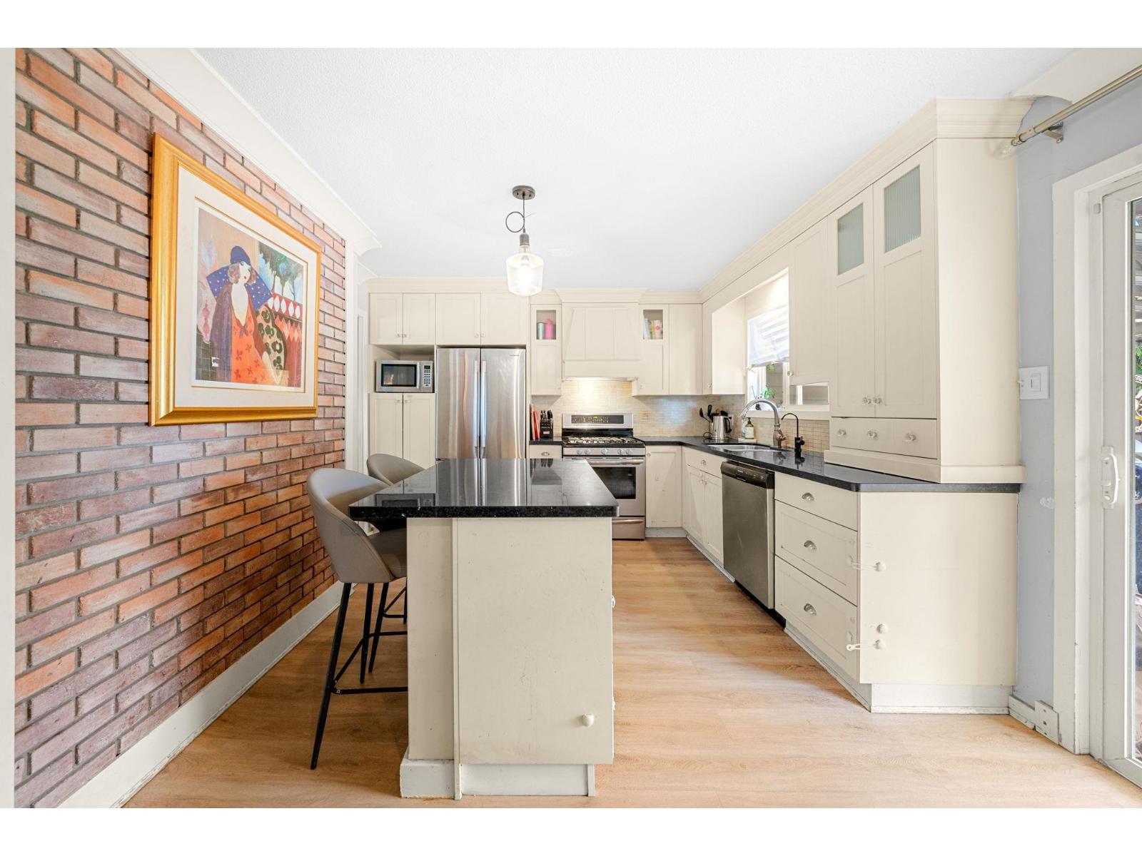 1276 Kent Street Property Photo 11