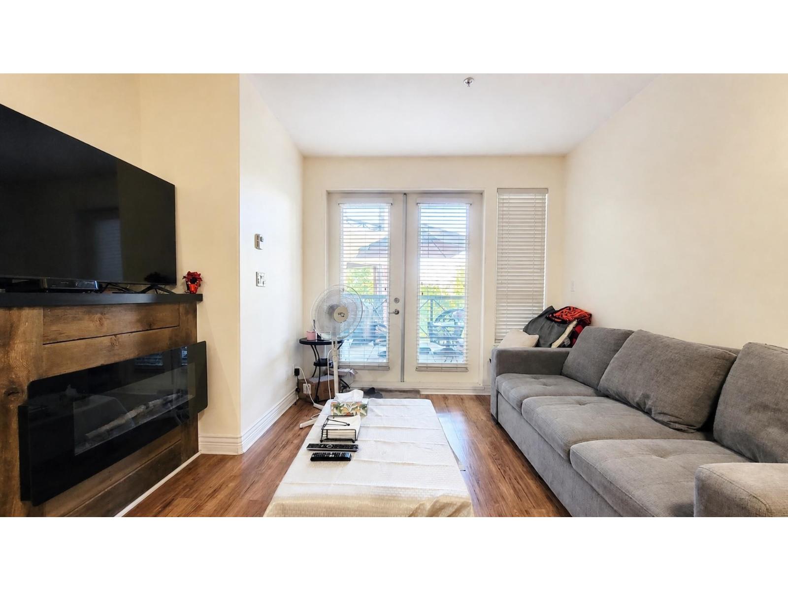 217 2970 King George Boulevard Property Photo 3