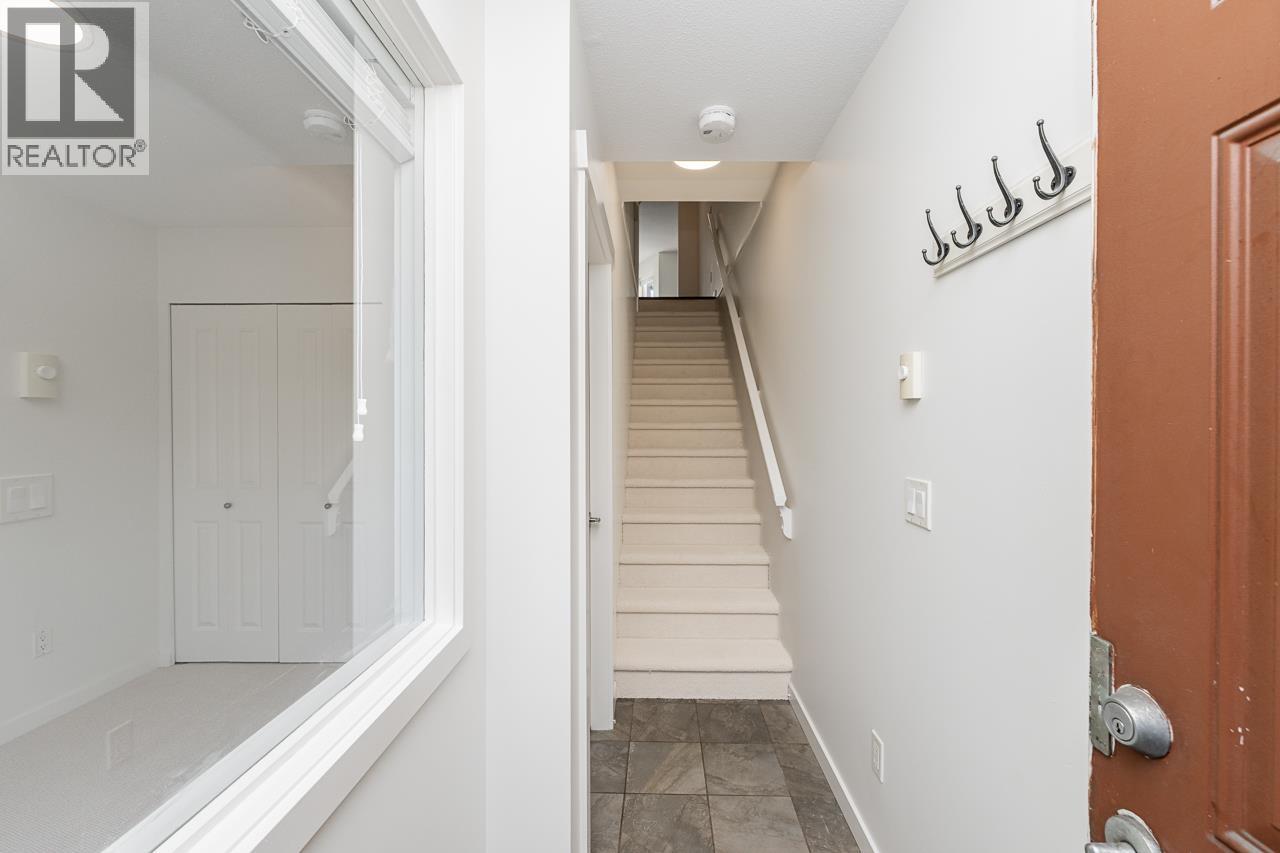 21 6099 Alder Street Property Photo 2