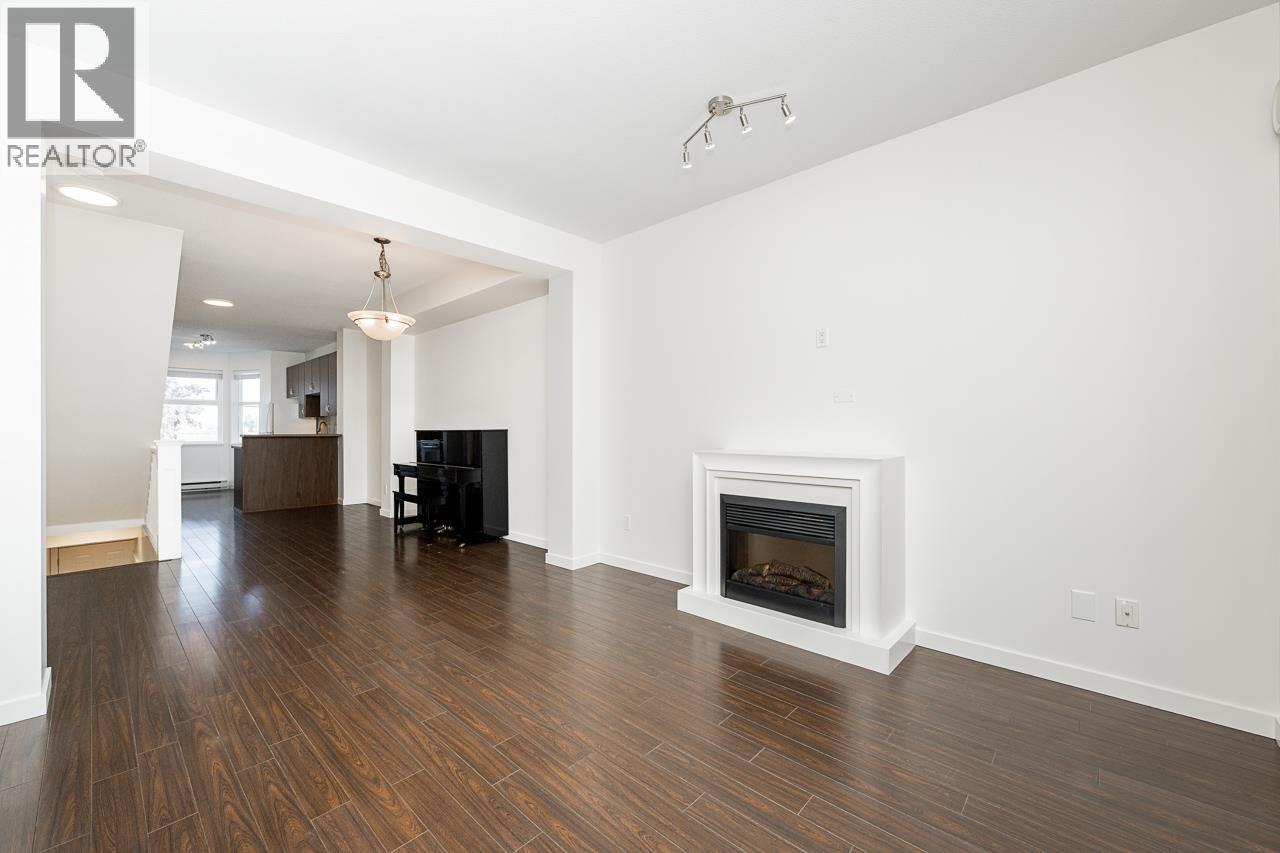 21 6099 Alder Street Property Photo 5