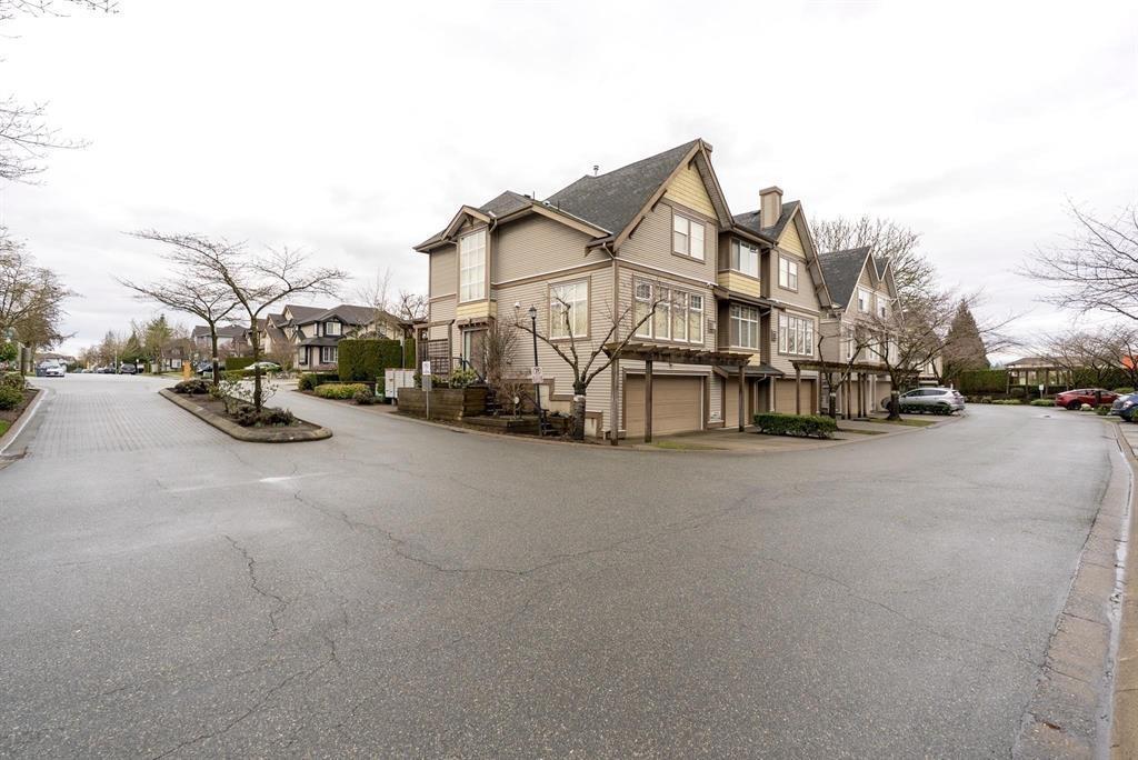 5 6588 188 Street Property Photo 18