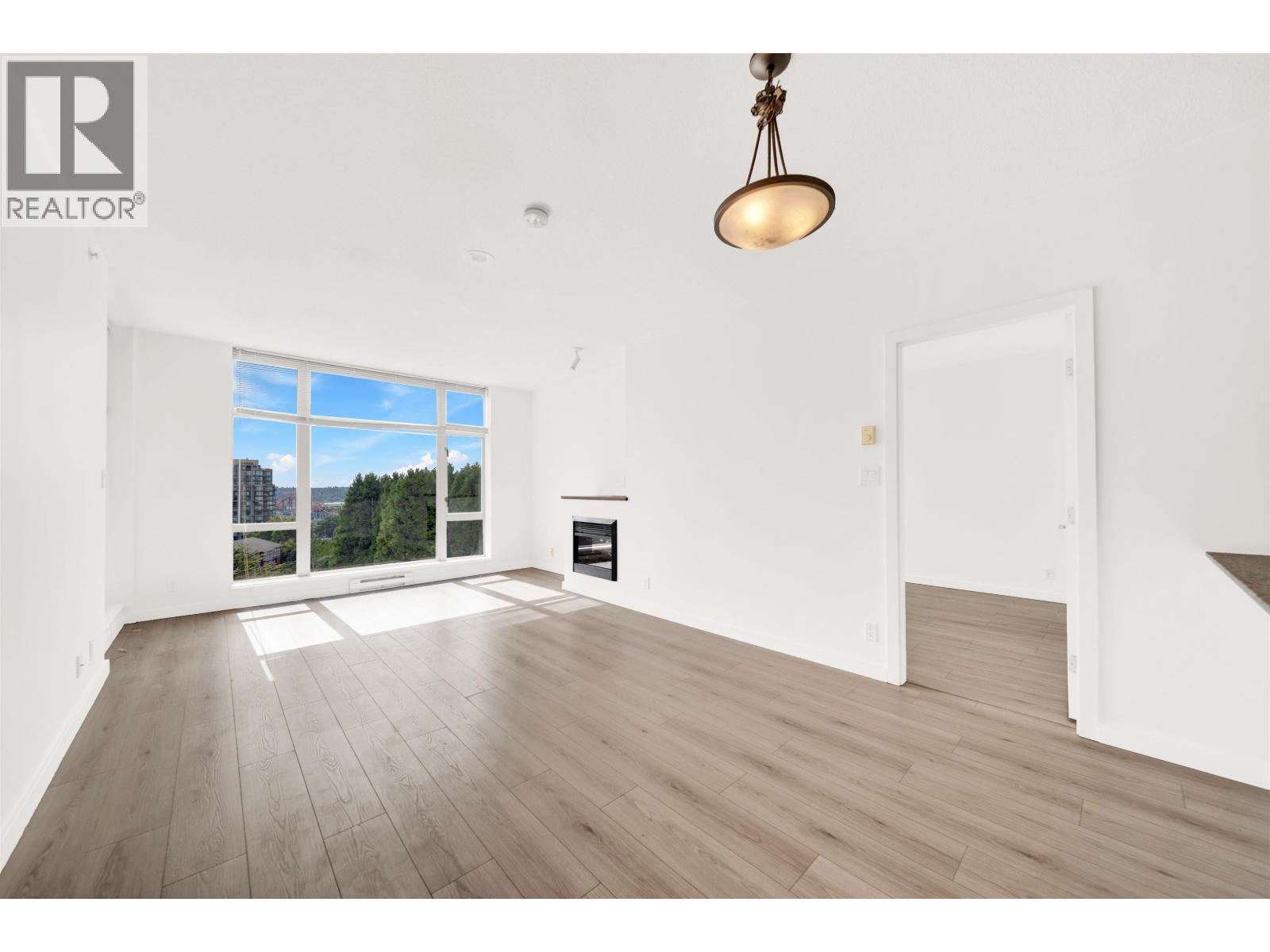 1005 280 Ross Drive Property Photo 2