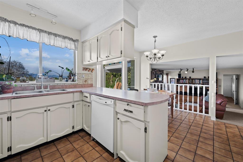 16881 31 Avenue Property Photo 13