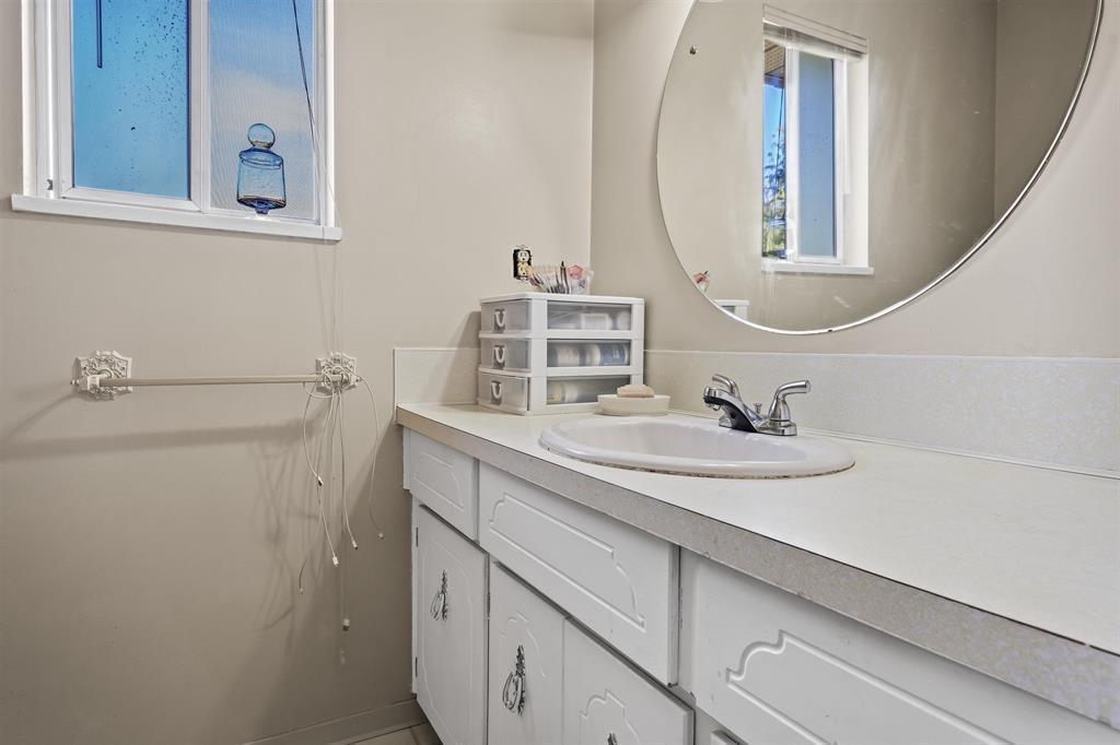 16881 31 Avenue Property Photo 28