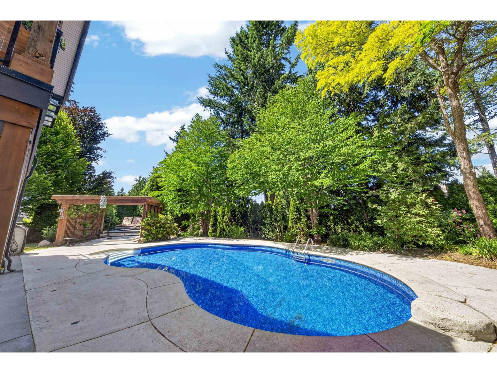 14057 28 Avenue Property Photo 32