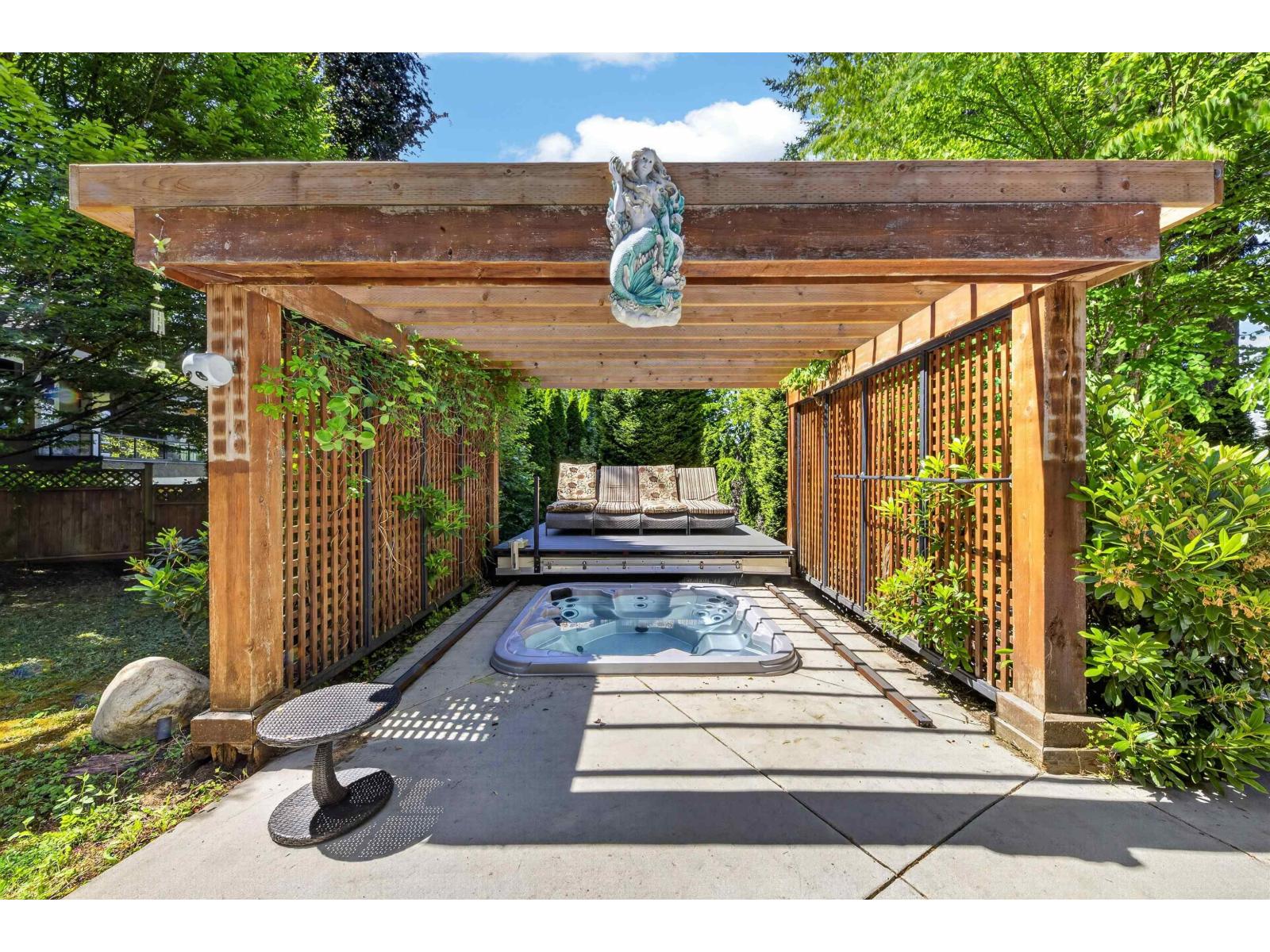 14057 28 Avenue Property Photo 33