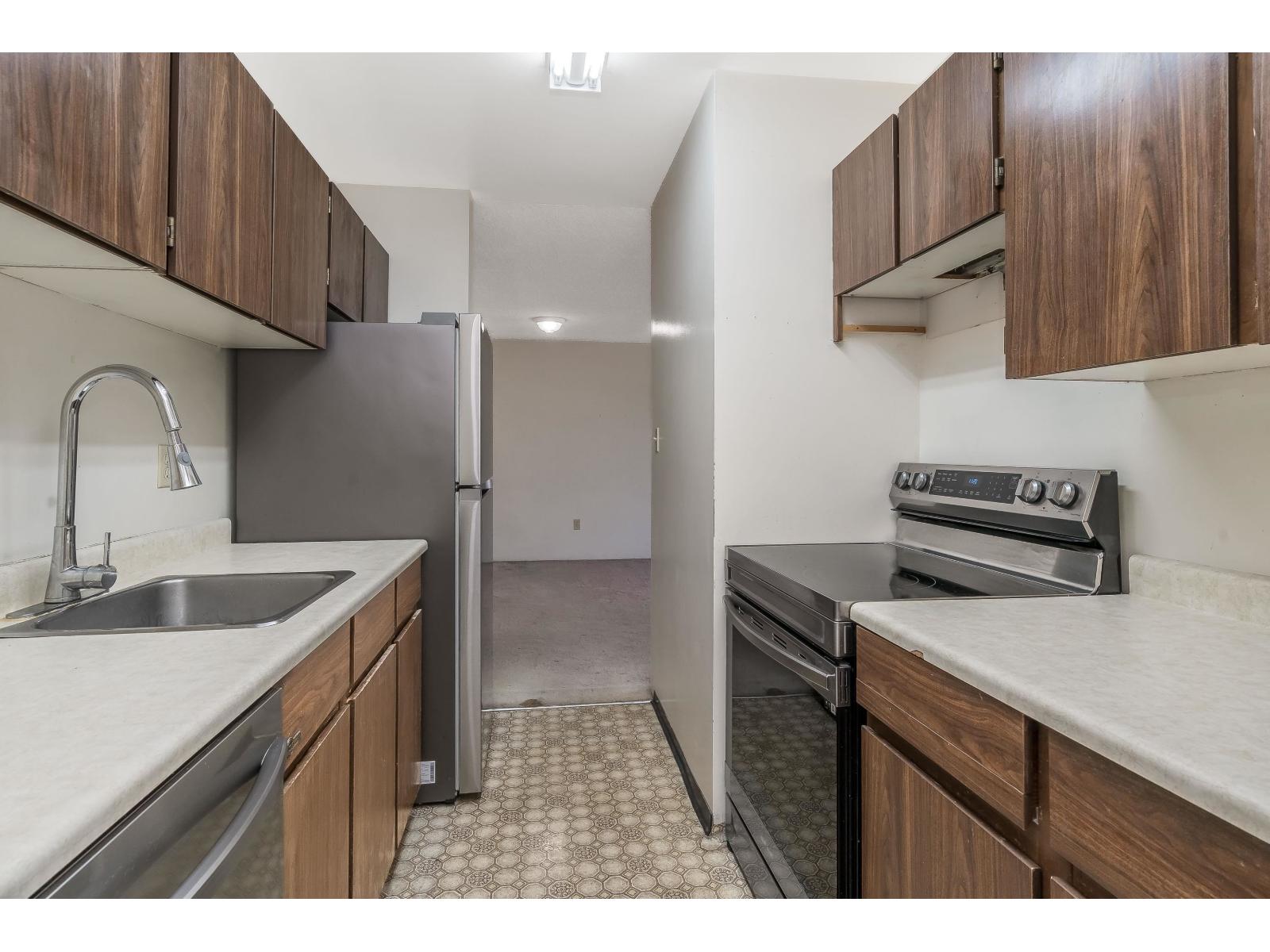 210 1860 E Southmere Crescent Property Photo 12