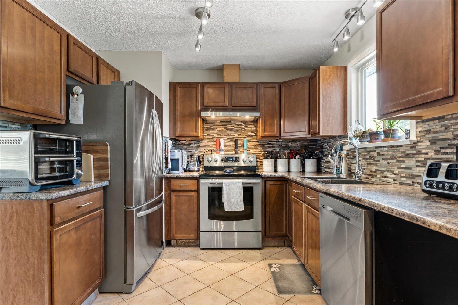 9334 James Street Property Photo 5