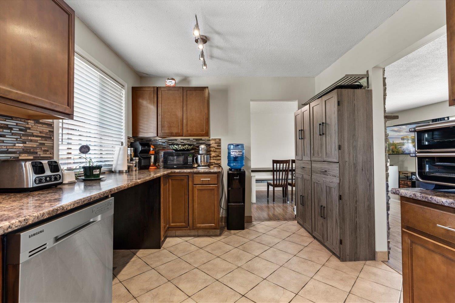 9334 James Street Property Photo 7