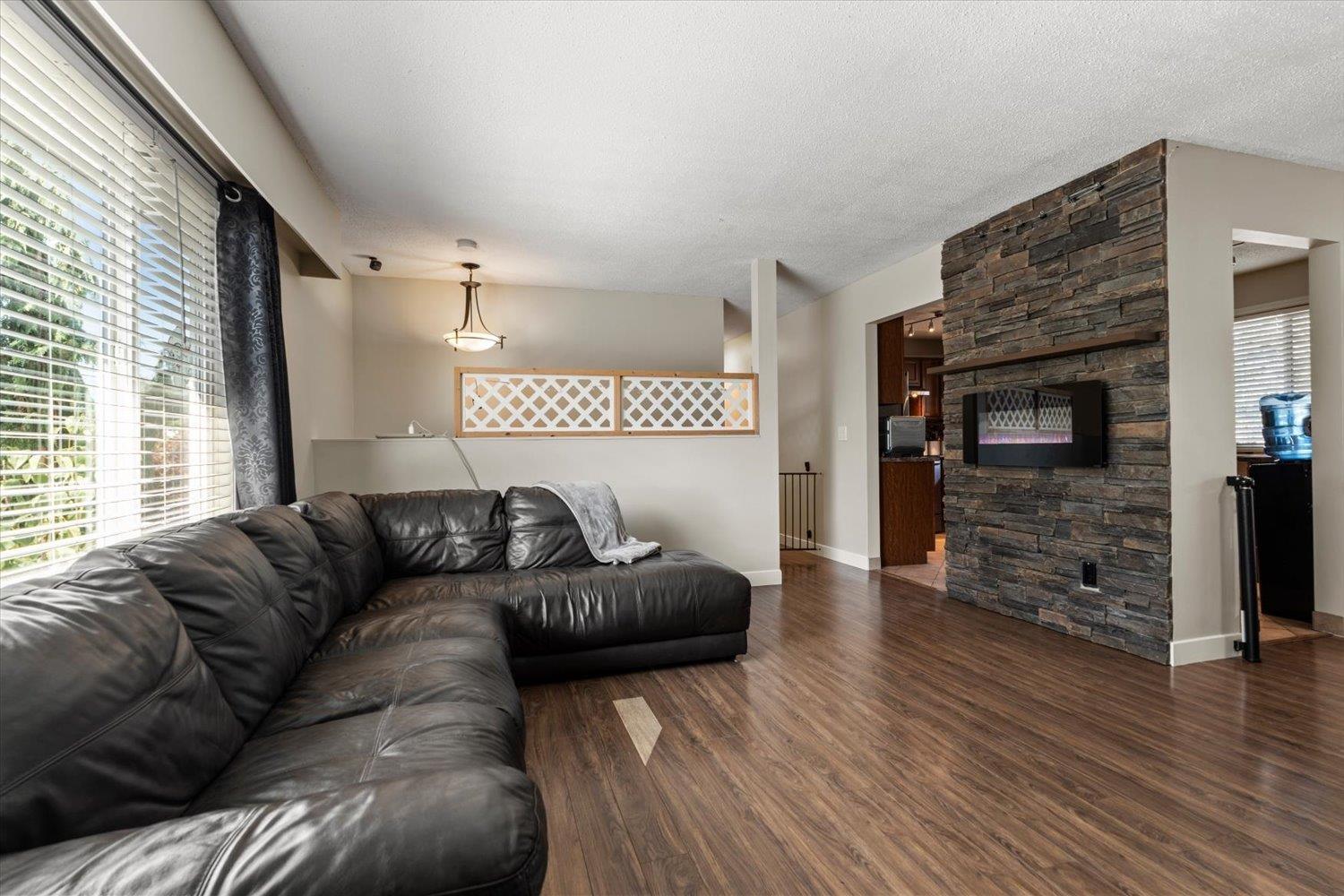 9334 James Street Property Photo 11