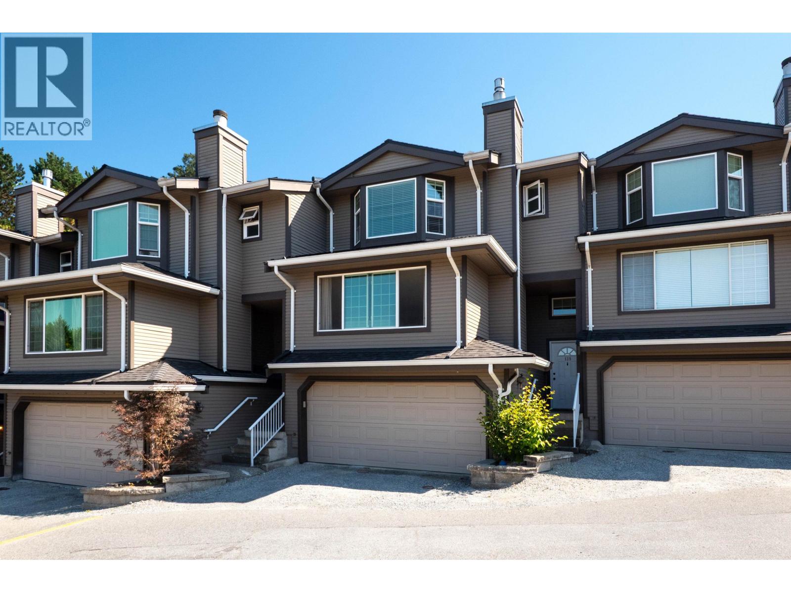 138 1140 CASTLE CRESCENT Property Photo 1