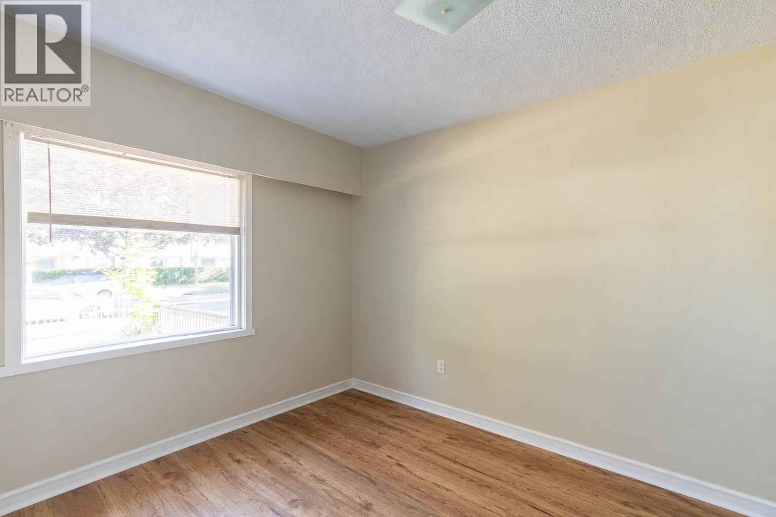 380 E 58th Avenue Property Photo 10
