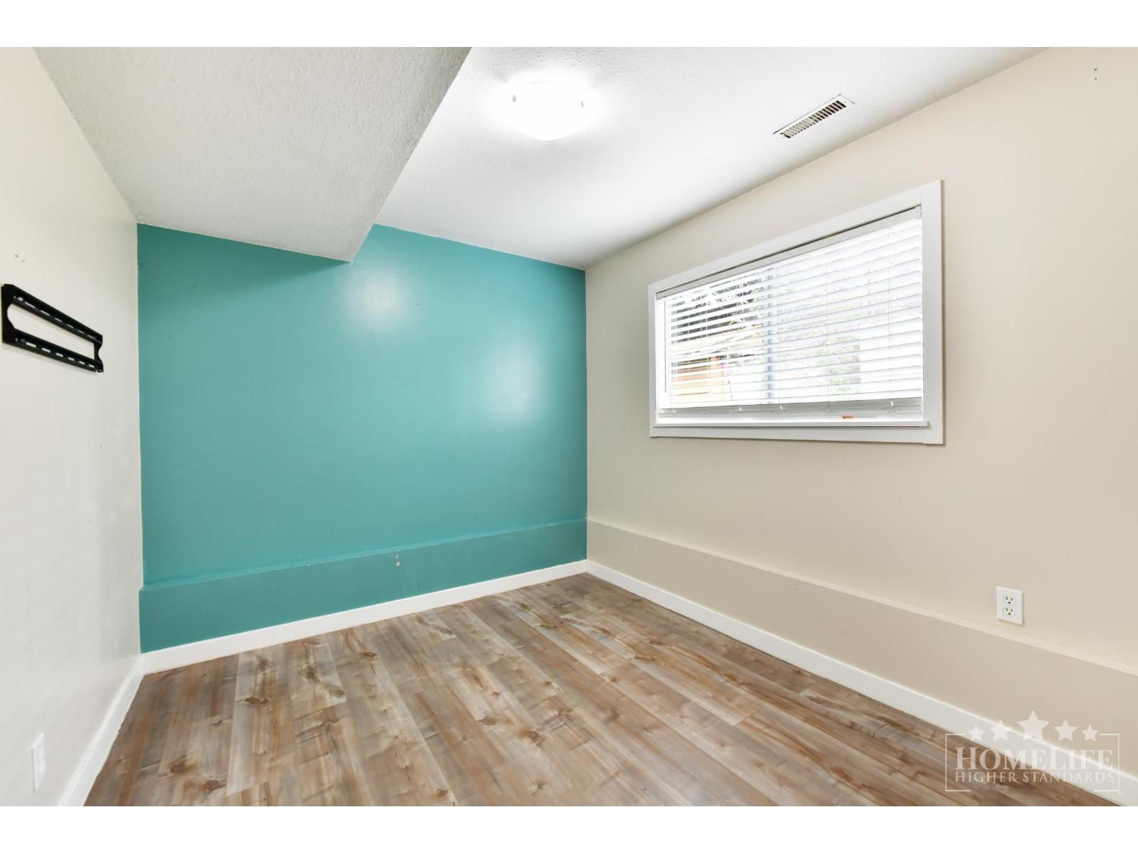 B 20844 Douglas Crescent Property Photo 10