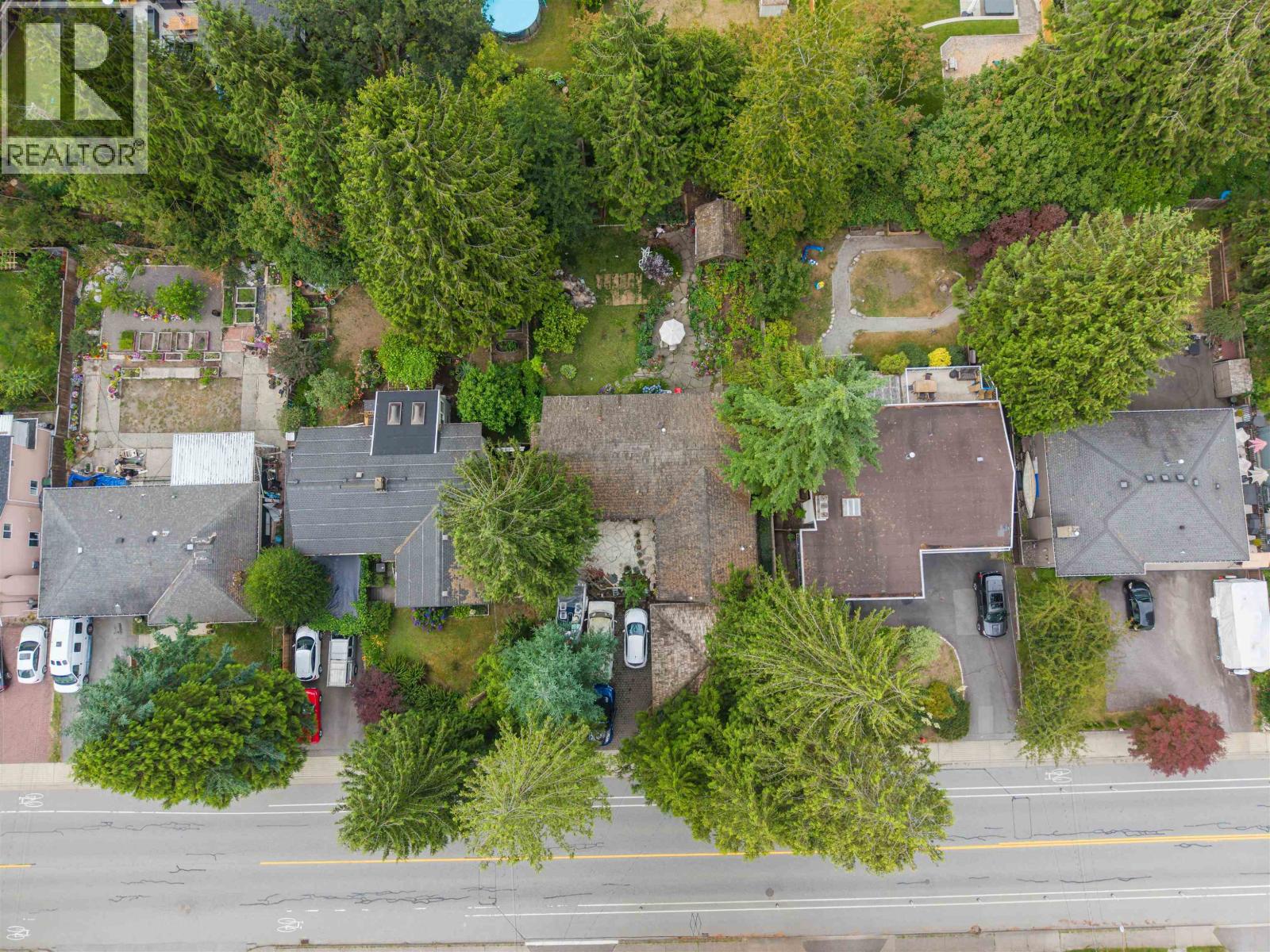886 E 29th Street Property Photo 2