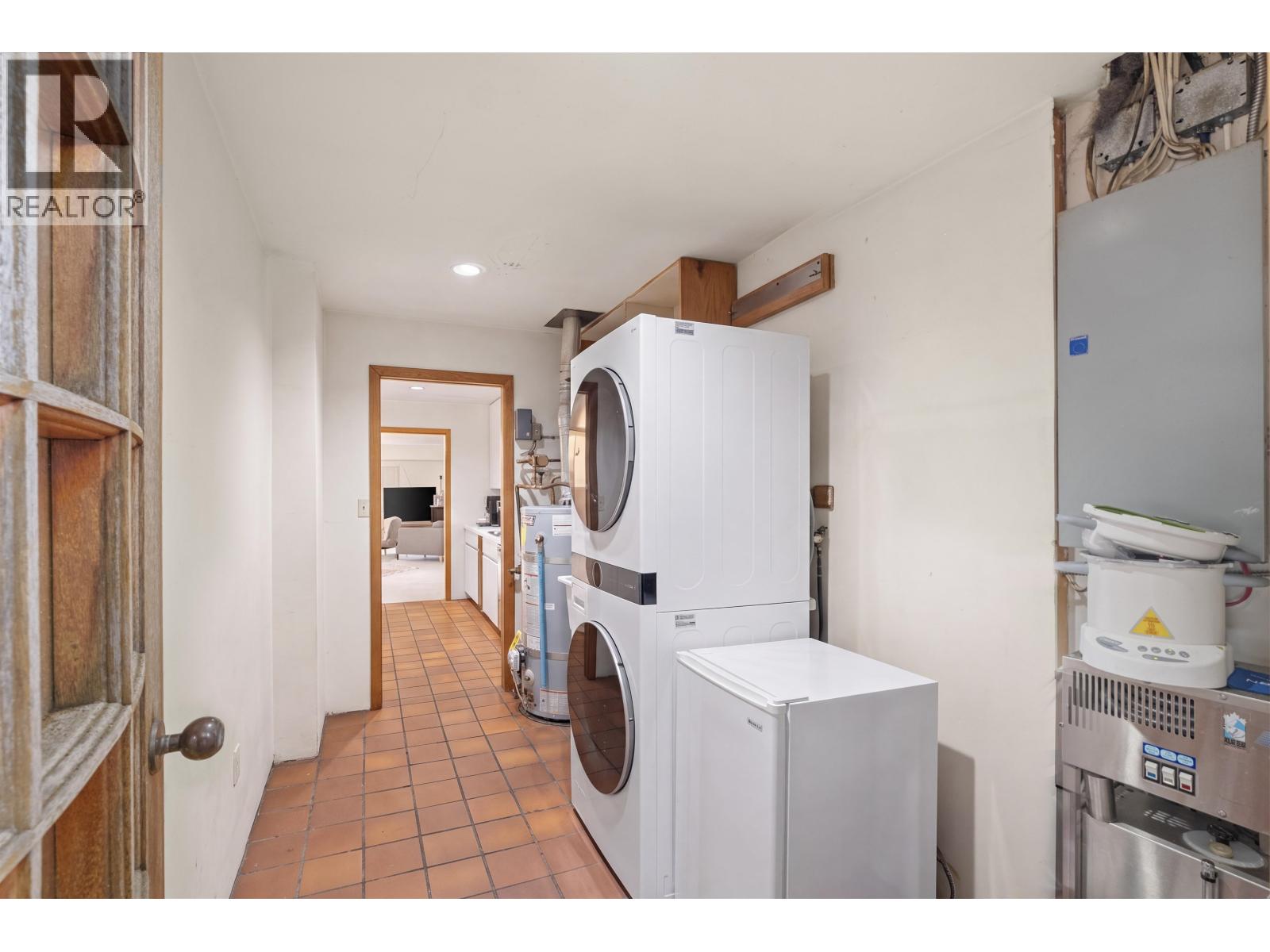 886 E 29th Street Property Photo 18