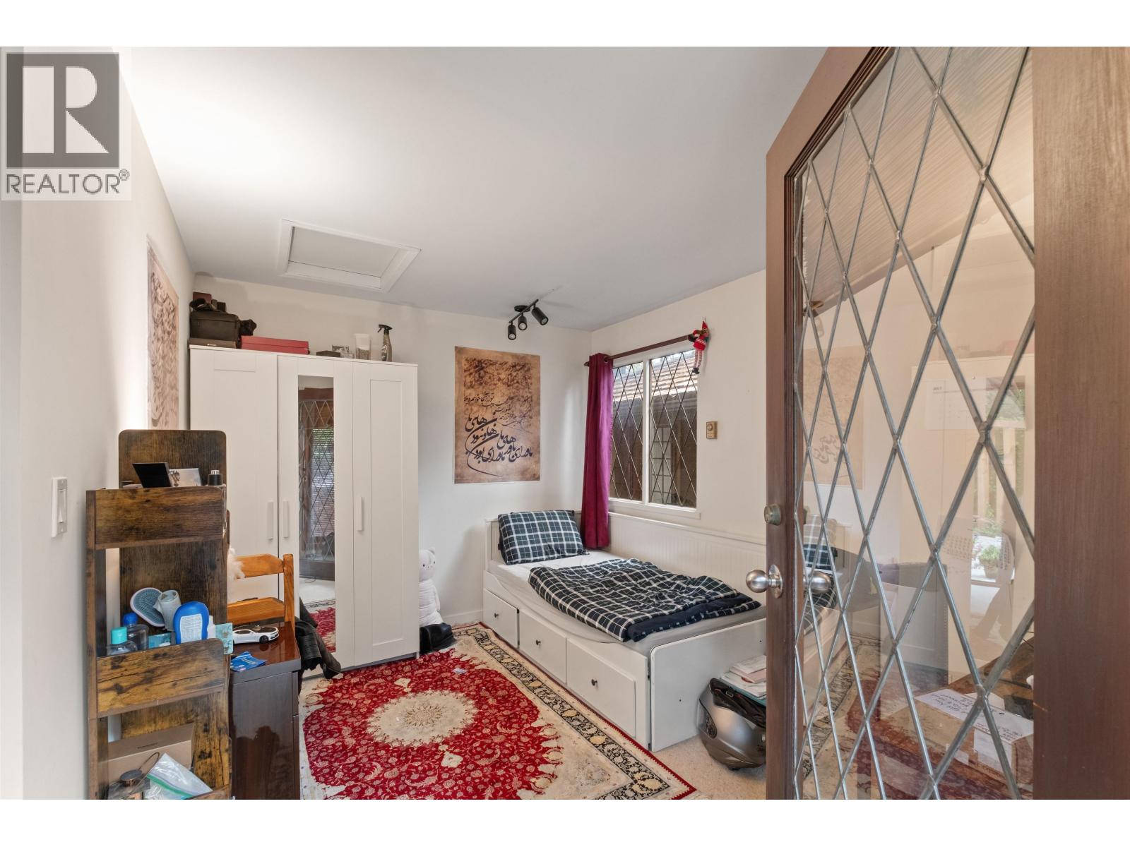 886 E 29th Street Property Photo 19
