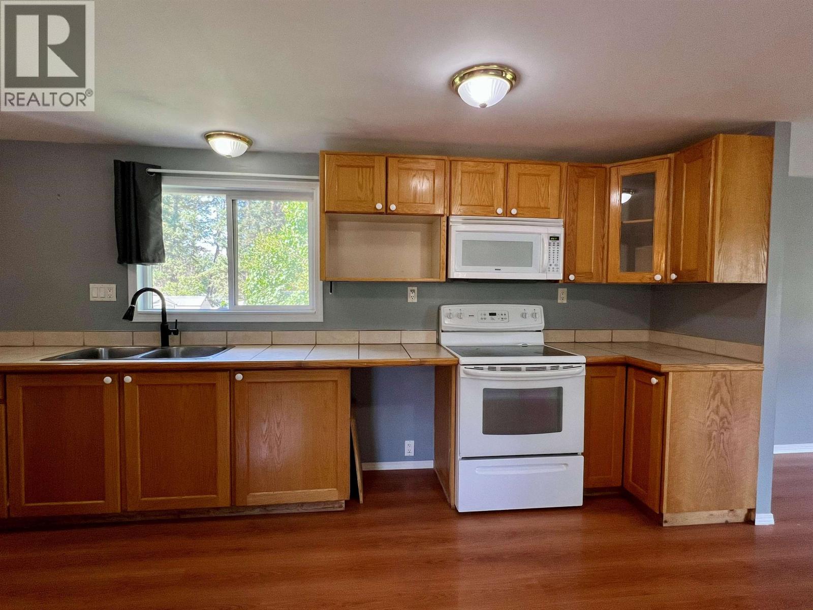 5396 Park Drive Property Photo 6