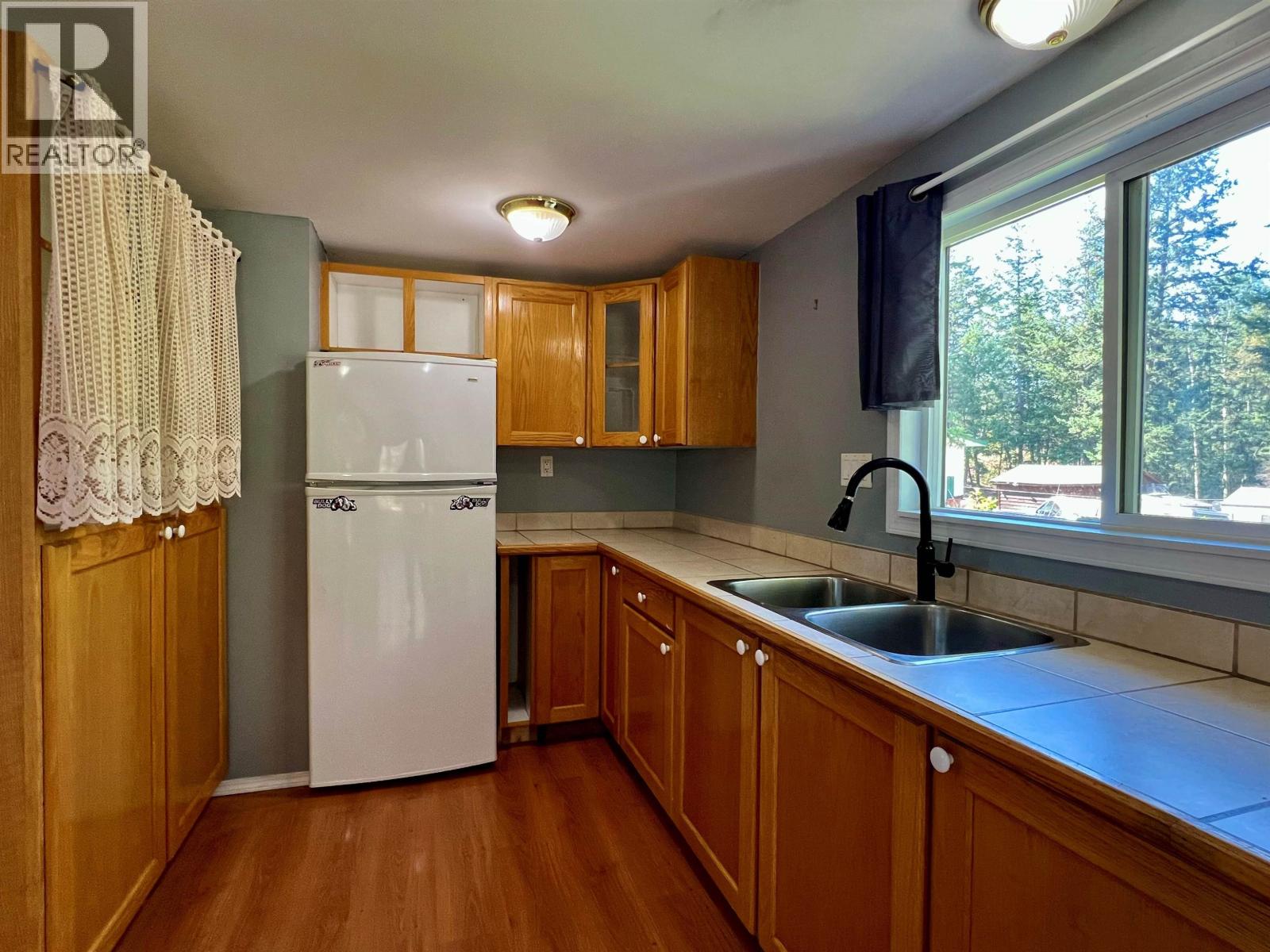 5396 Park Drive Property Photo 8
