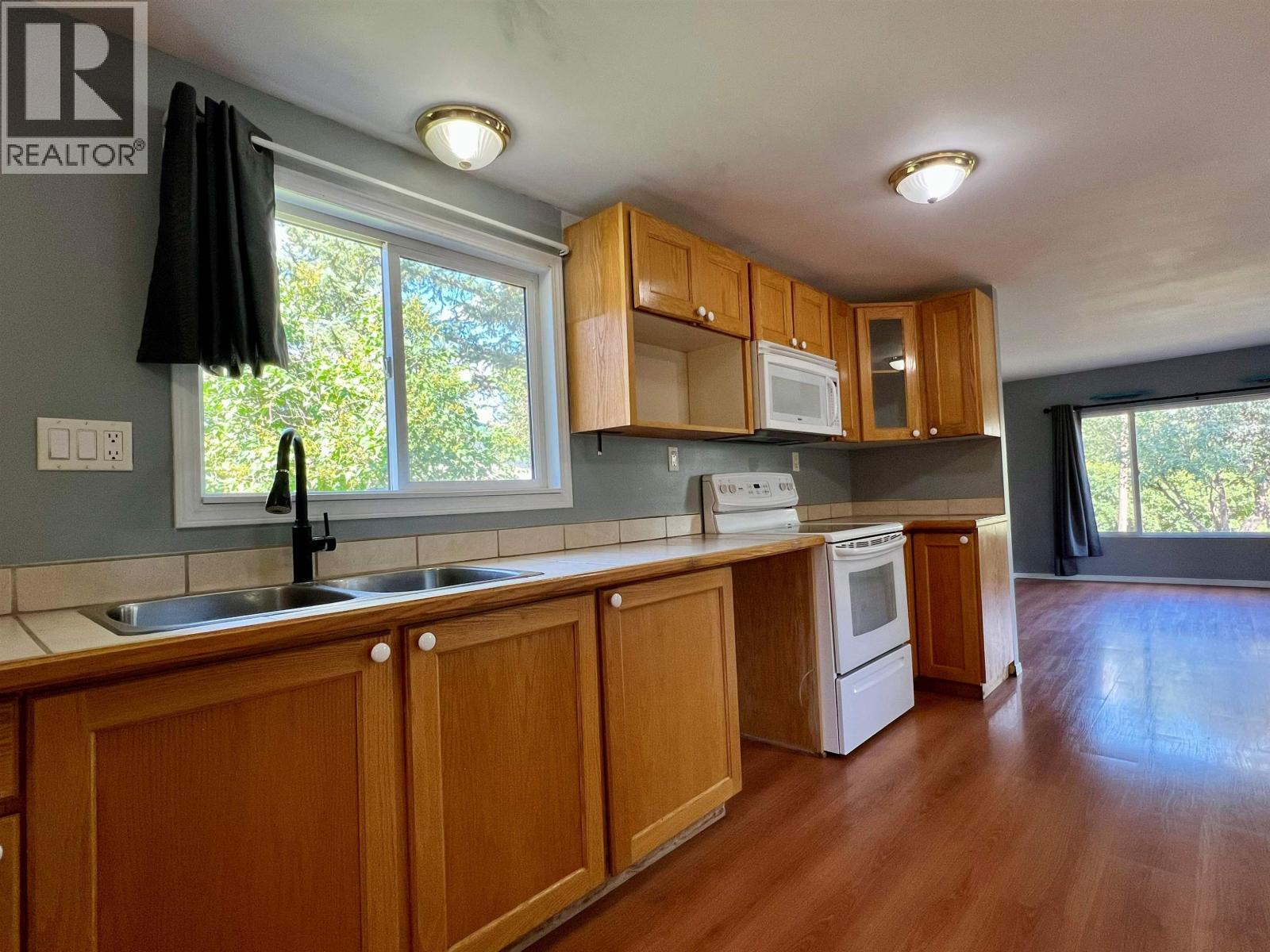 5396 Park Drive Property Photo 9