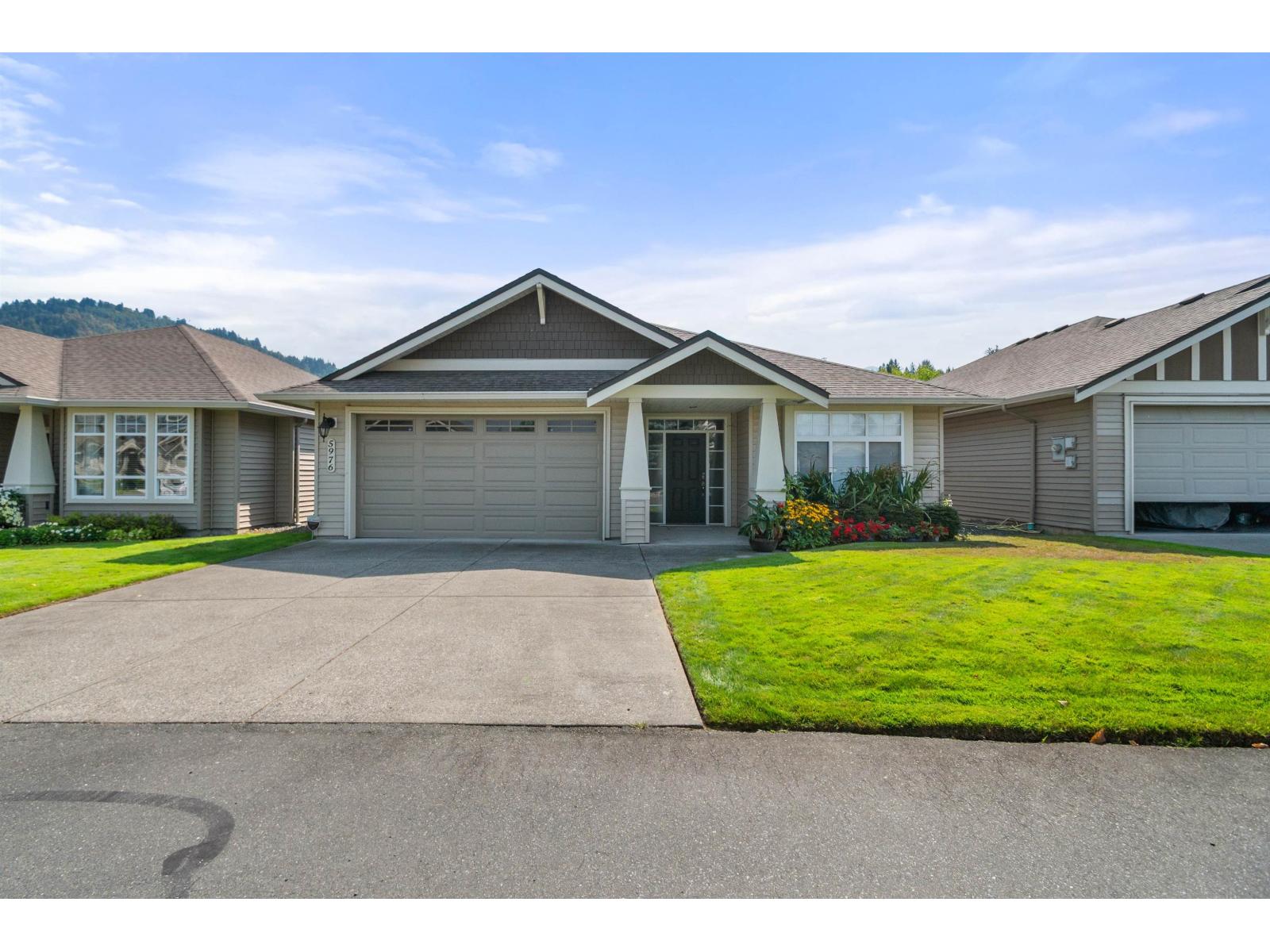 5976 Hunter Creek Crescent Property Photo 1