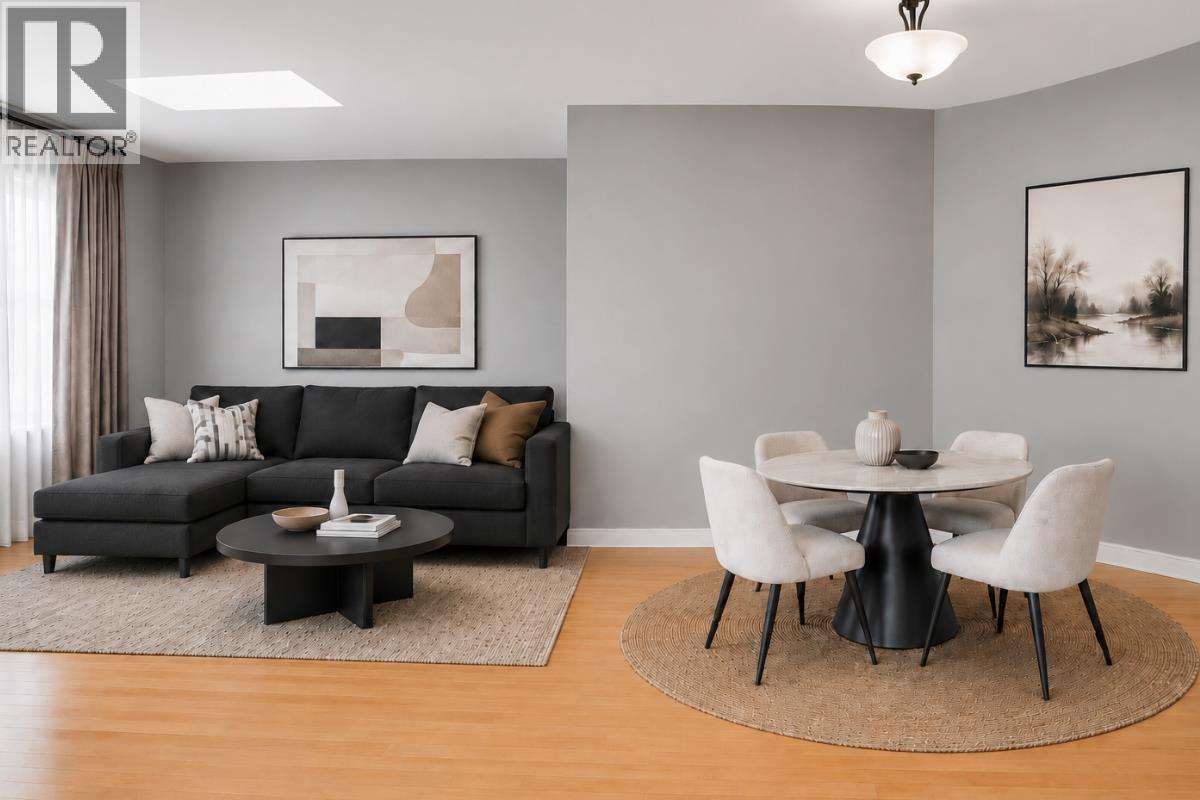 103 108 W ESPLANADE