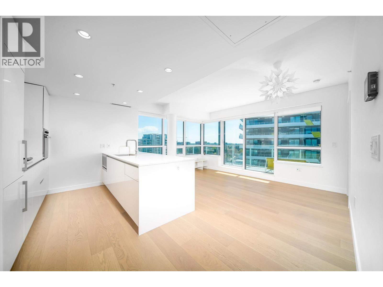 1601 5766 Gilbert Road Property Photo 6
