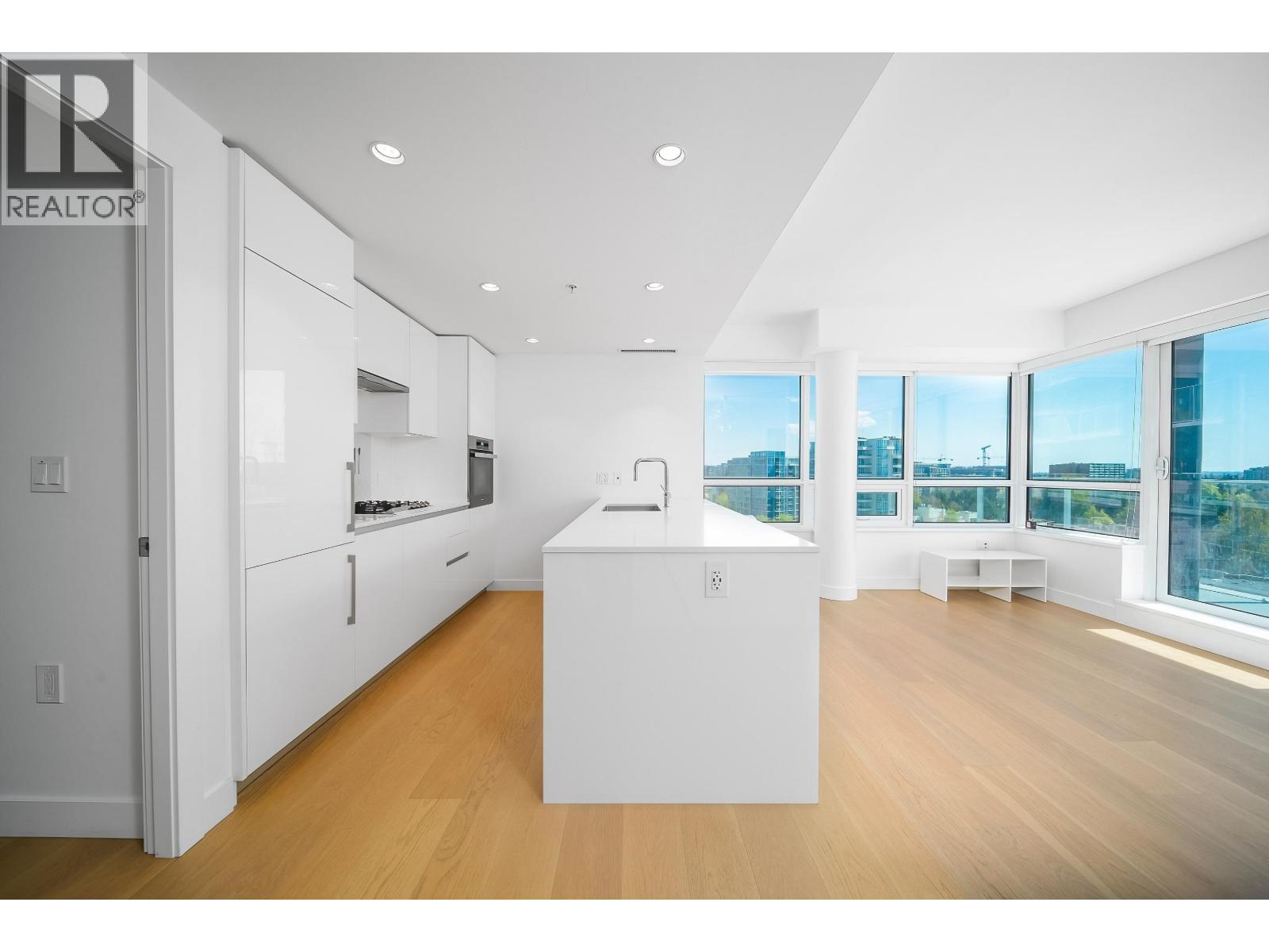 1601 5766 Gilbert Road Property Photo 7