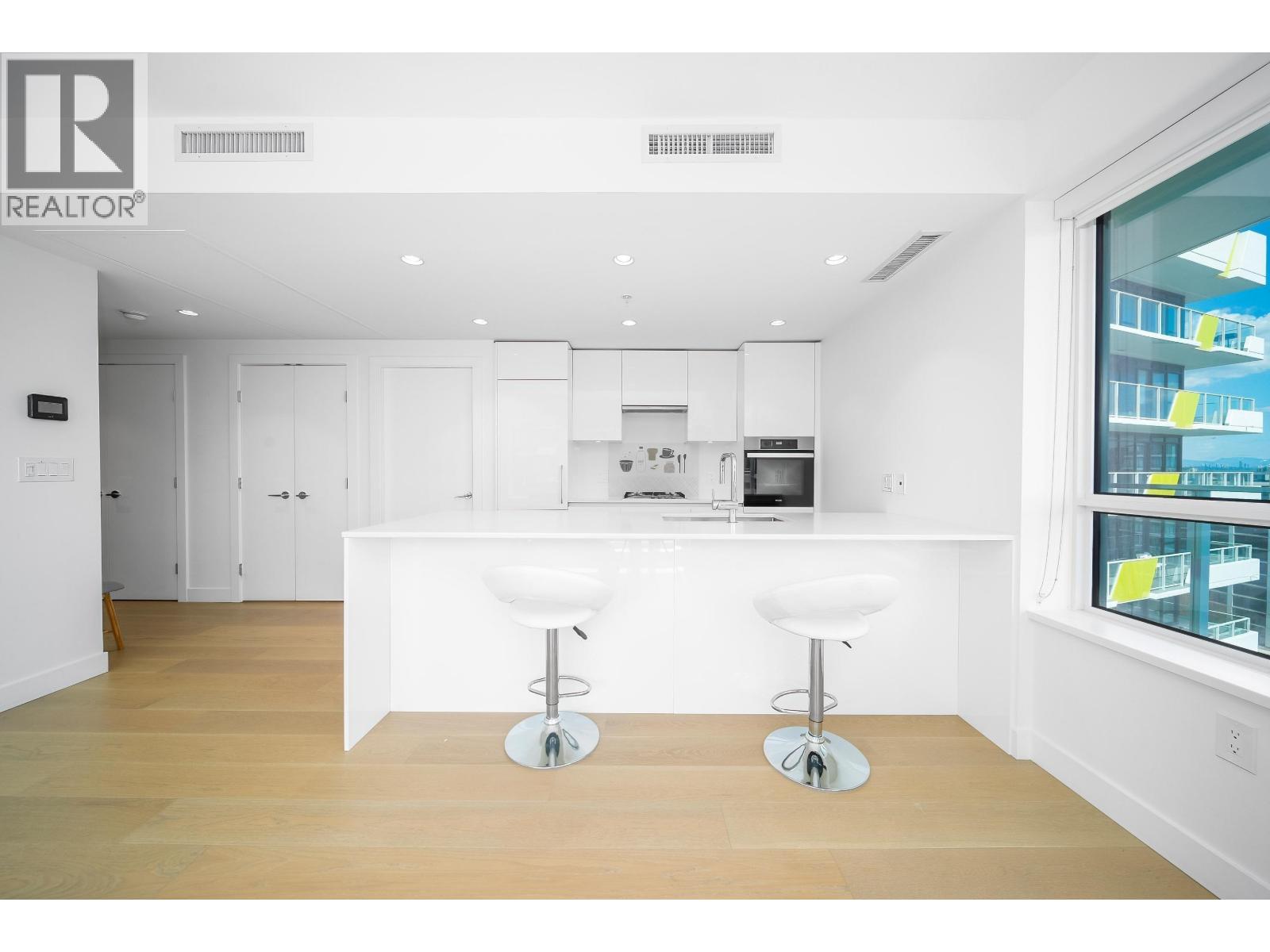 1601 5766 Gilbert Road Property Photo 8