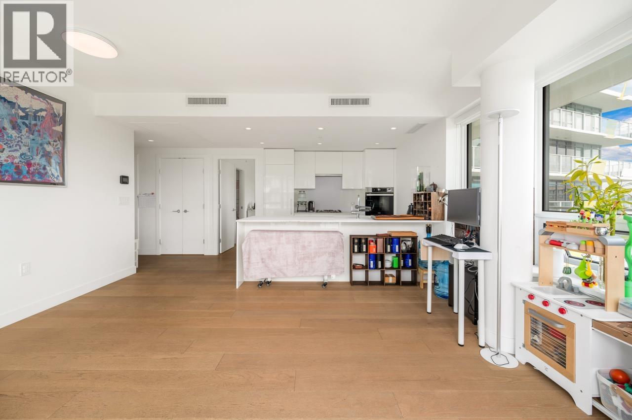 1601 5766 Gilbert Road Property Photo 11
