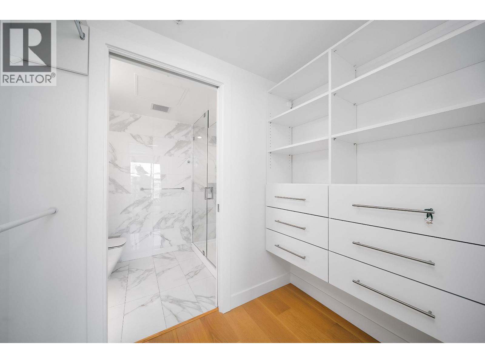 1601 5766 Gilbert Road Property Photo 20